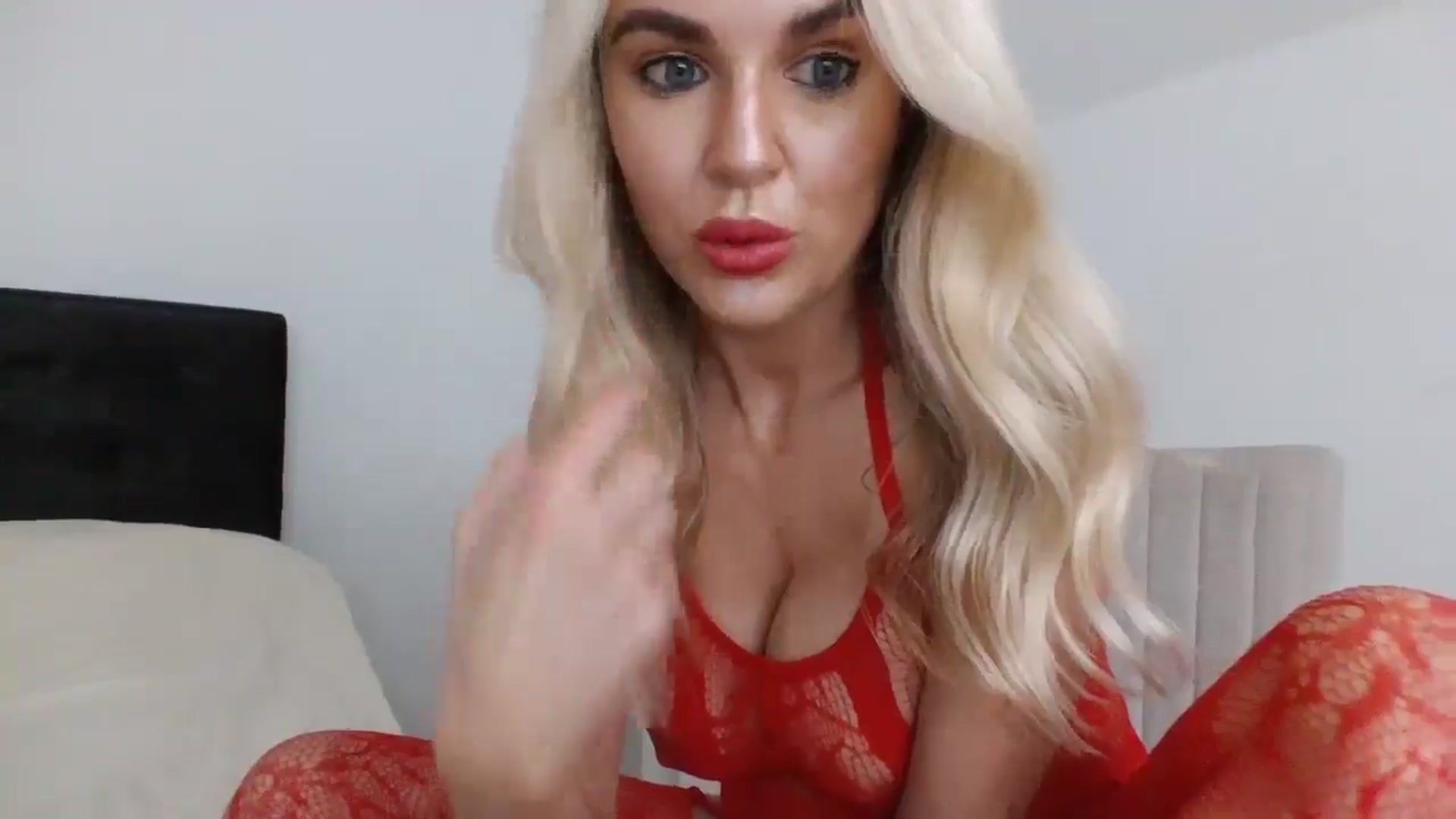Gallery image thumbnail from MeganMiles's myfreecams stream on, 02/25/2026, 19:38 image 18 of 20