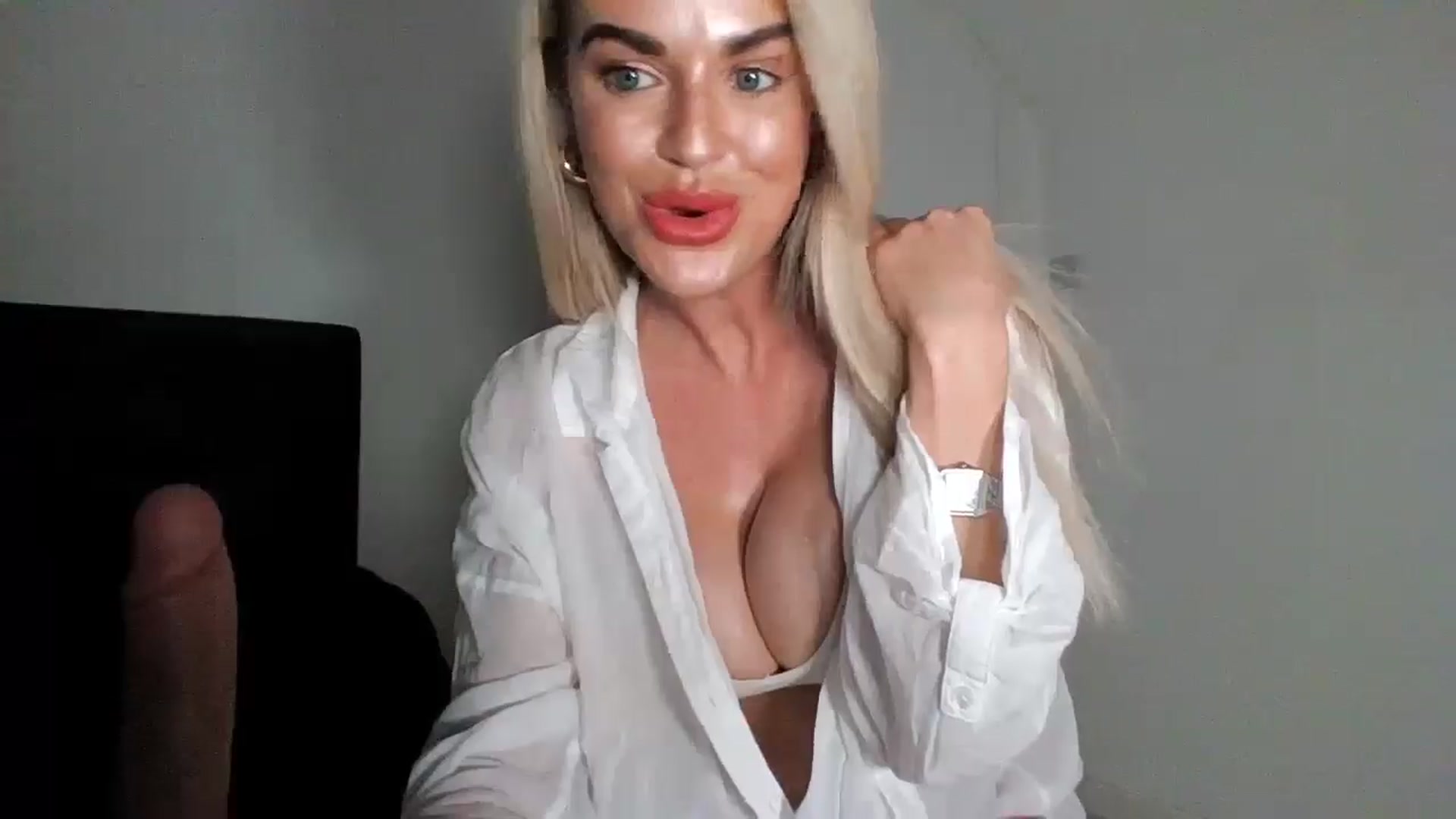 Gallery image thumbnail from MeganMiles's myfreecams stream on, 04/14/2026, 20:14 image 19 of 20