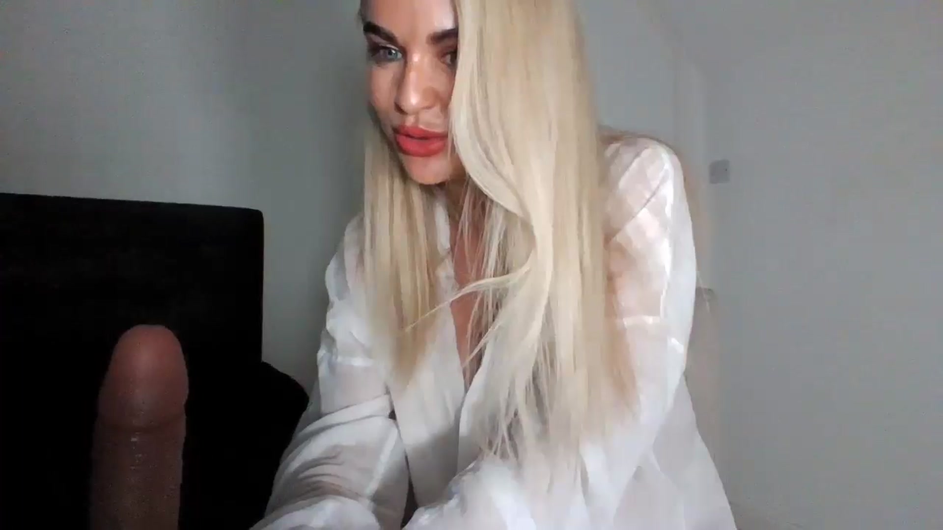 Gallery image thumbnail from MeganMiles's myfreecams stream on, 04/14/2026, 20:56 image 7 of 20