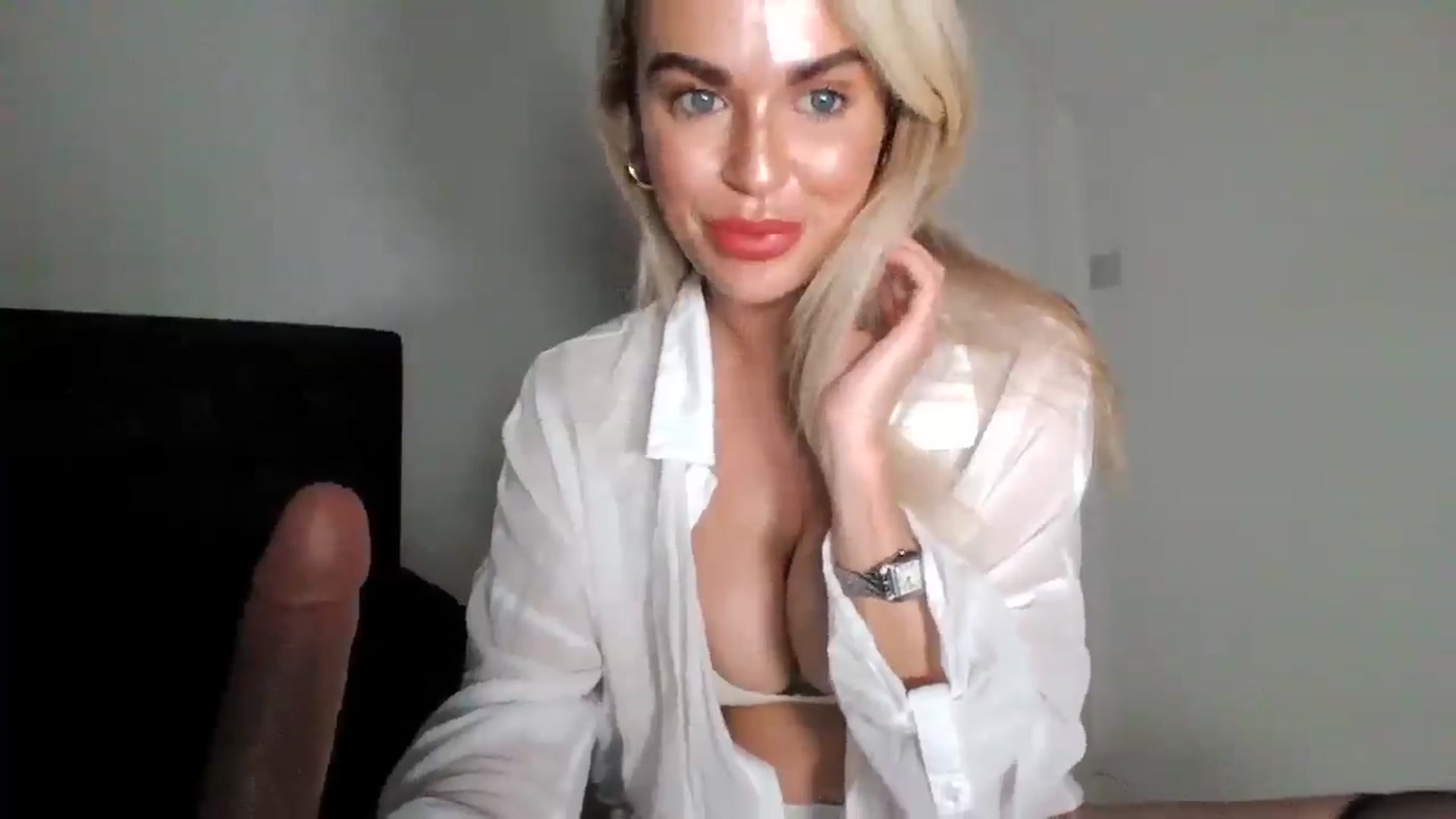 Gallery image thumbnail from MeganMiles's myfreecams stream on, 04/14/2026, 20:56 image 18 of 20