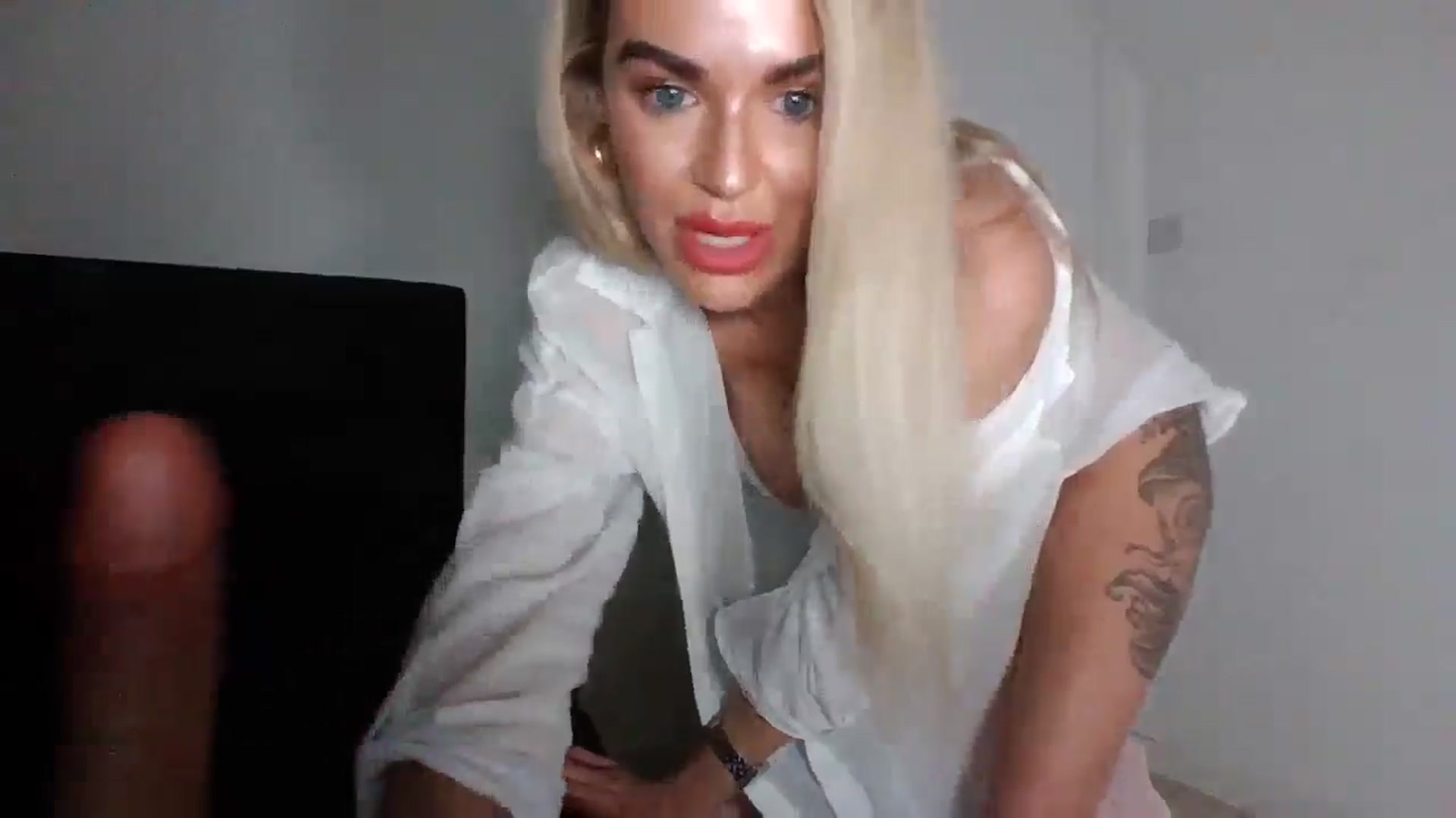 Gallery image thumbnail from MeganMiles's myfreecams stream on, 04/14/2026, 21:40 image 16 of 20