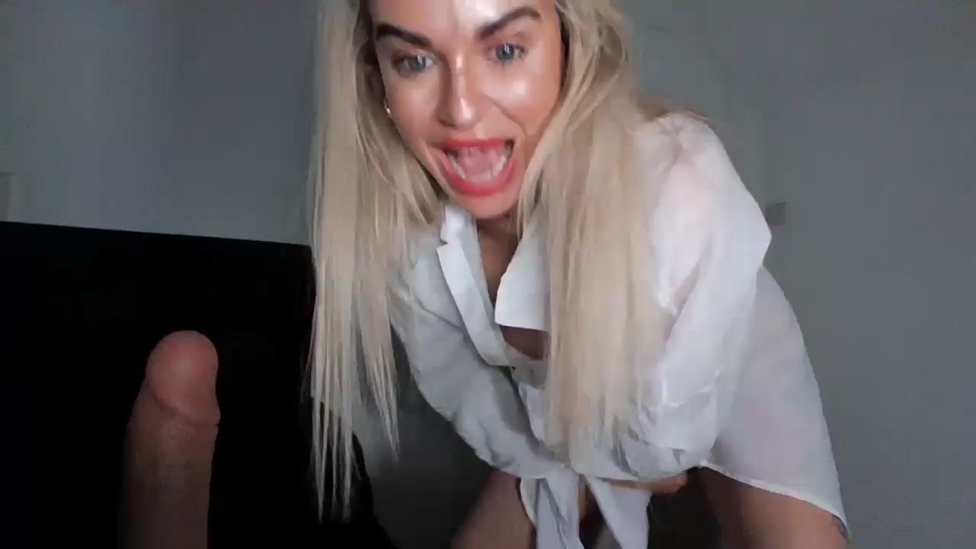 Gallery image thumbnail from MeganMiles's myfreecams stream on, 04/14/2026, 23:36 image 15 of 20