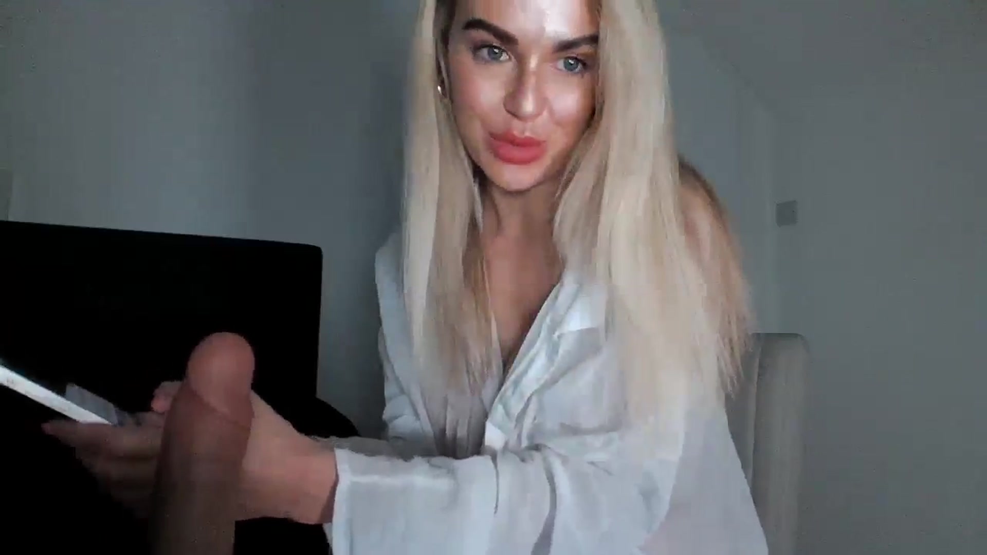 Gallery image thumbnail from MeganMiles's myfreecams stream on, 04/14/2026, 23:36 image 2 of 20