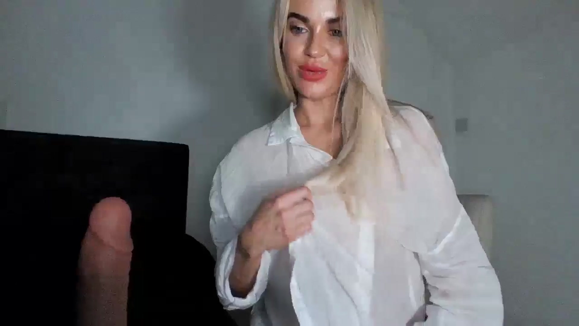 Gallery image thumbnail from MeganMiles's myfreecams stream on, 04/14/2026, 23:36 image 7 of 20