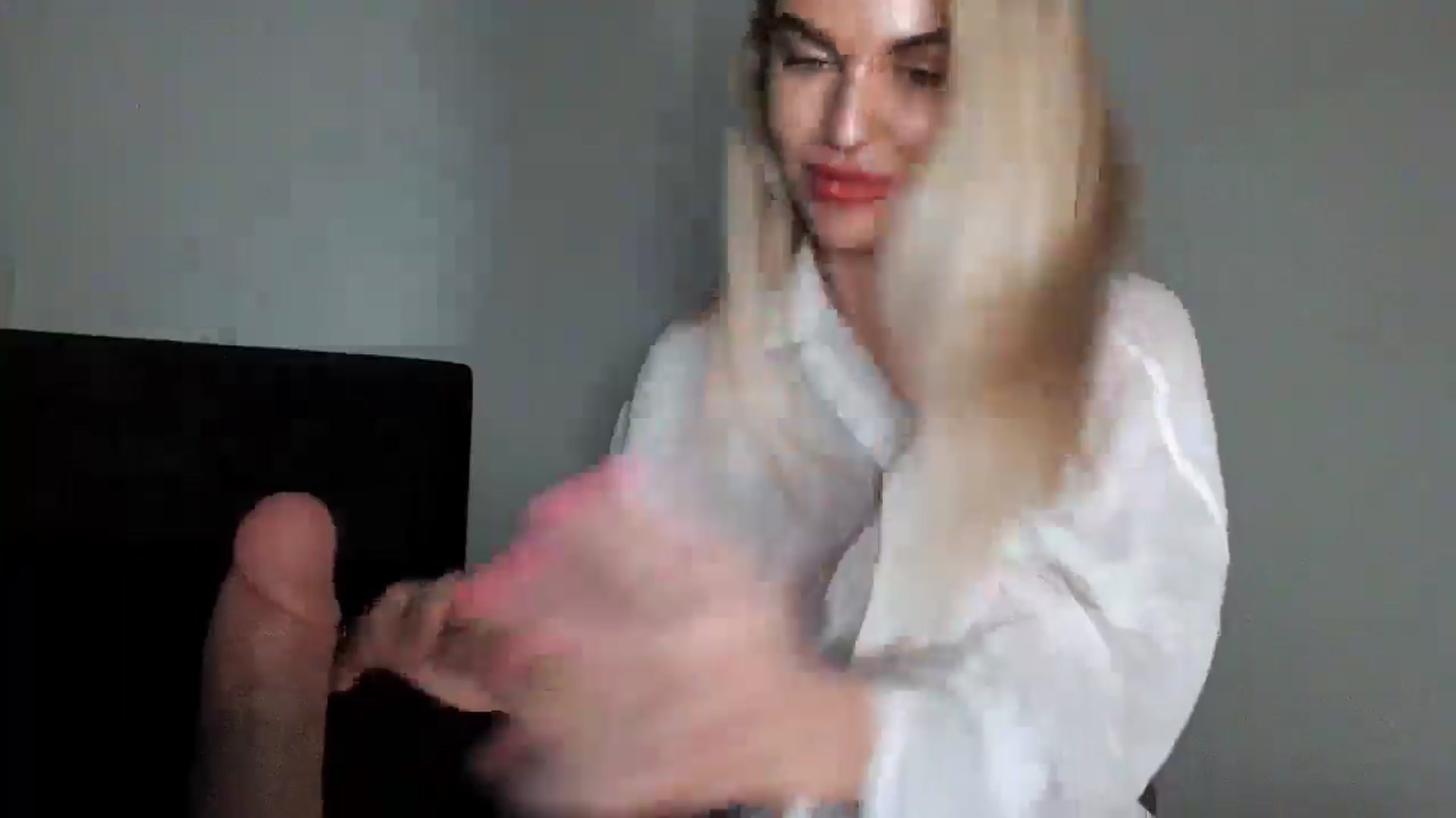 Gallery image thumbnail from MeganMiles's myfreecams stream on, 04/14/2026, 23:36 image 13 of 20