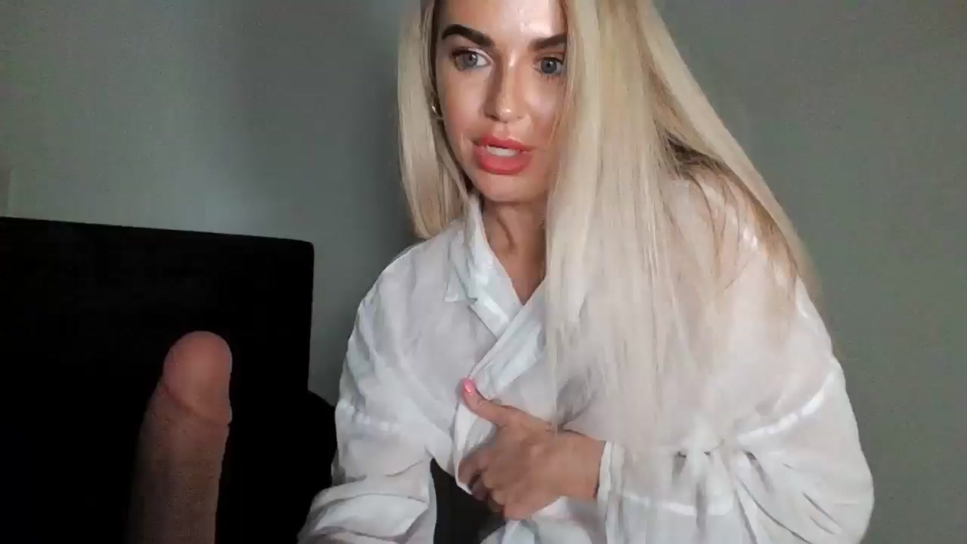 Gallery image thumbnail from MeganMiles's myfreecams stream on, 04/14/2026, 23:36 image 19 of 20