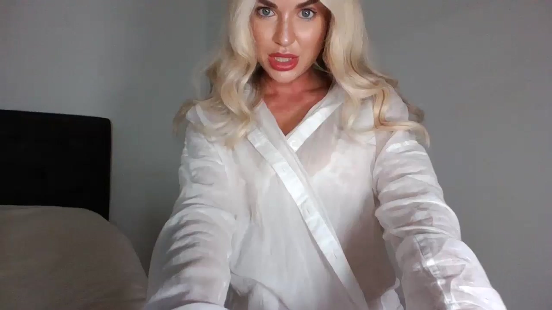 Gallery image thumbnail from MeganMiles's myfreecams stream on, 05/05/2026, 18:44 image 5 of 20