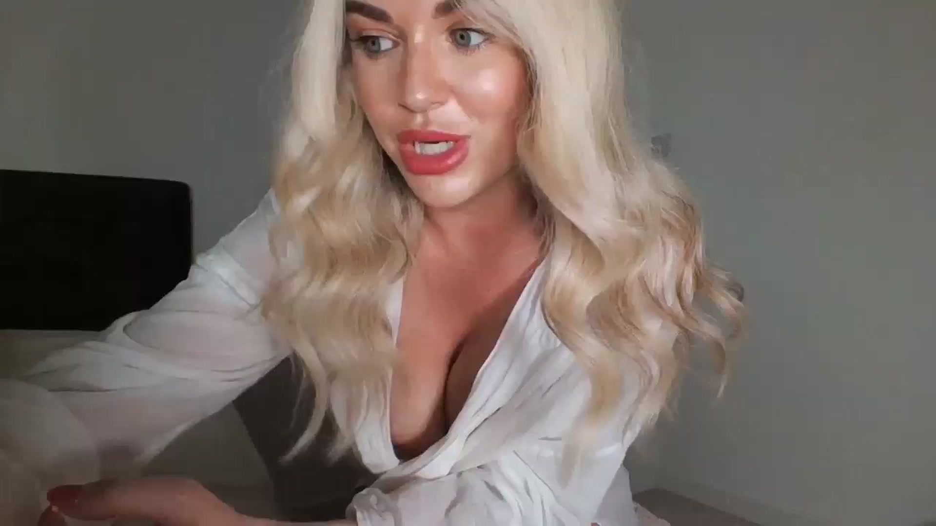 Gallery image thumbnail from MeganMiles's myfreecams stream on, 05/05/2026, 19:39 image 18 of 20