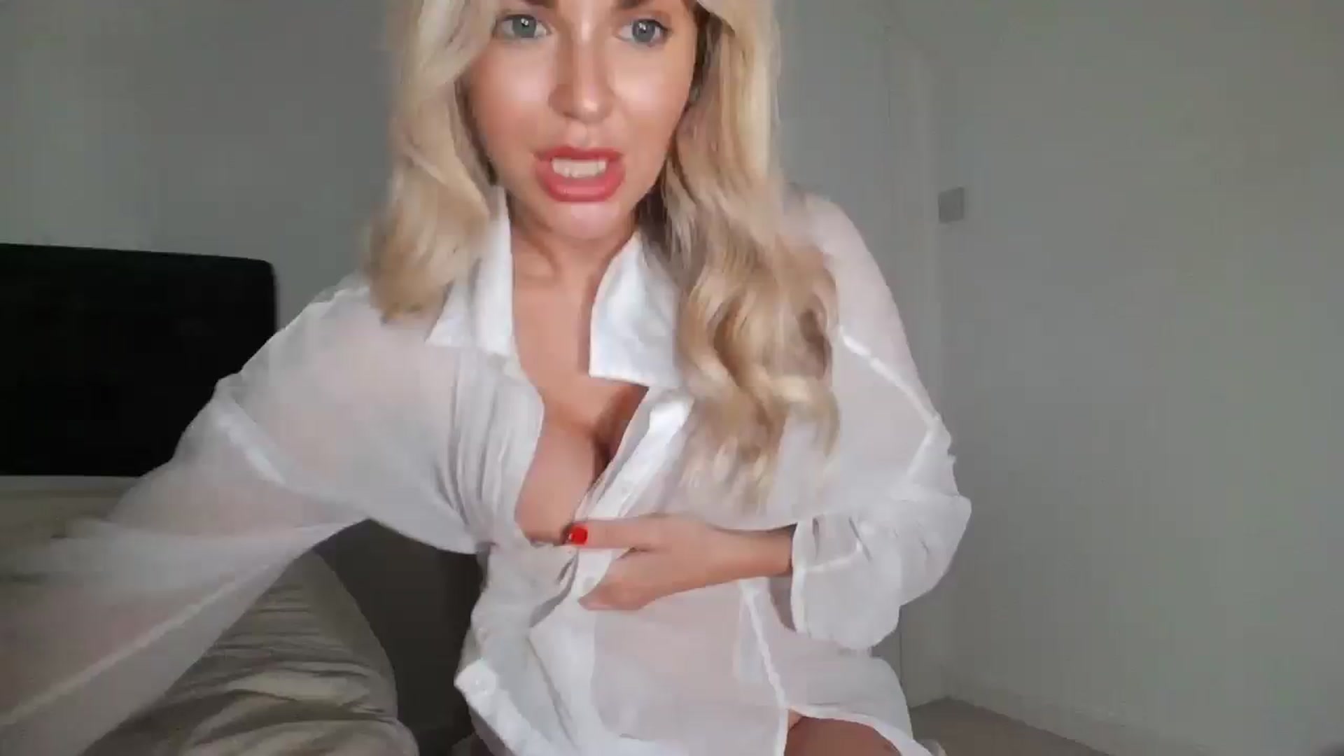 Gallery image thumbnail from MeganMiles's myfreecams stream on, 05/05/2026, 22:39 image 1 of 20