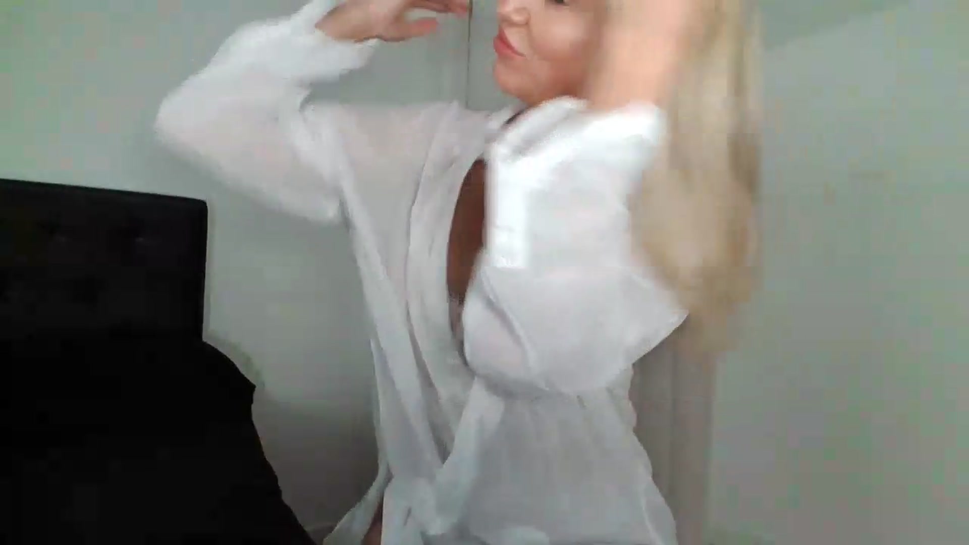 Gallery image thumbnail from MeganMiles's myfreecams stream on, 06/05/2026, 18:56 image 2 of 20
