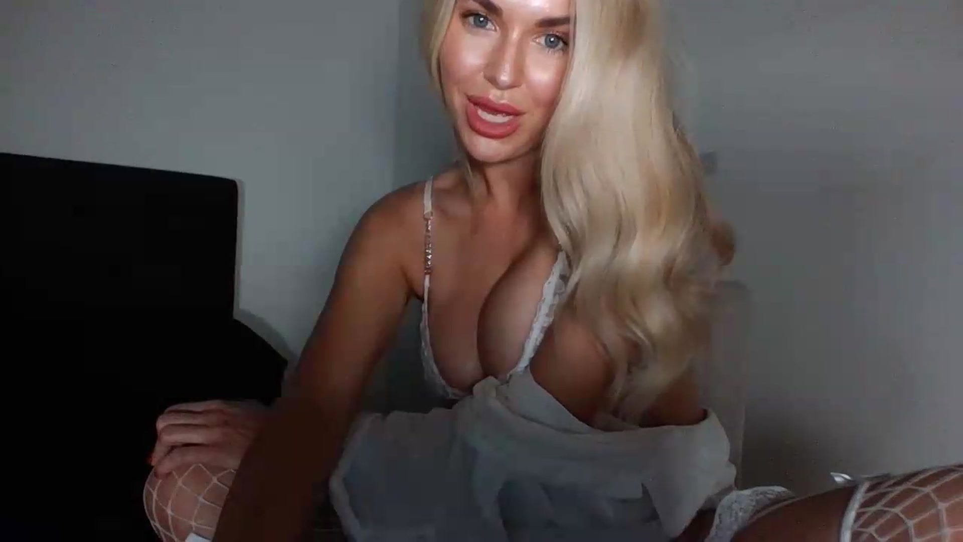 Gallery image thumbnail from MeganMiles's myfreecams stream on, 06/05/2026, 21:07 image 4 of 20