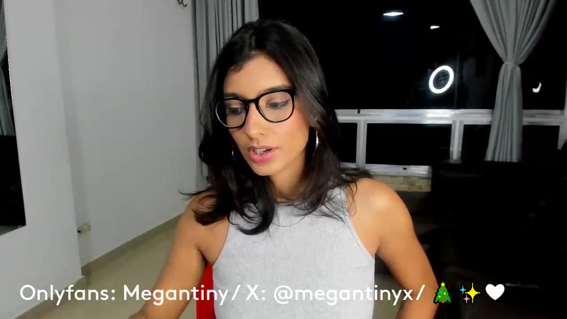 Gallery image thumbnail from MeganTiny's myfreecams stream on, 12/19/2024, 01:28 image 10 of 20