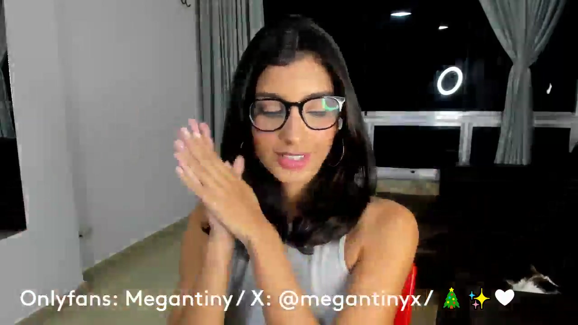 Gallery image thumbnail from MeganTiny's myfreecams stream on, 12/19/2024, 01:28 image 4 of 20