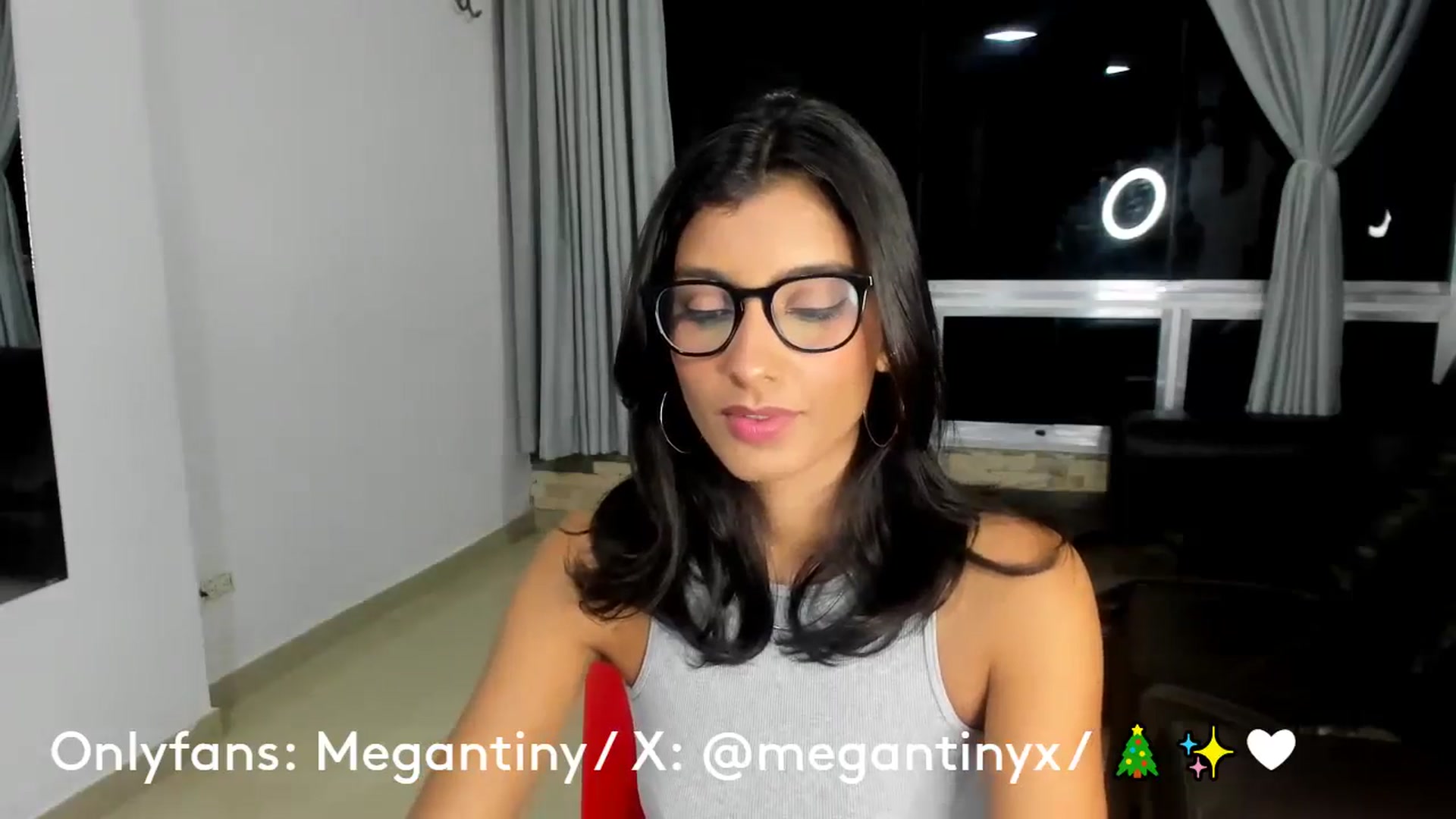 Gallery image thumbnail from MeganTiny's myfreecams stream on, 12/19/2024, 01:28 image 7 of 20