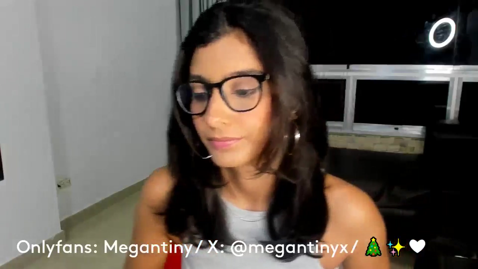 Gallery image thumbnail from MeganTiny's myfreecams stream on, 12/19/2024, 02:53 image 2 of 20