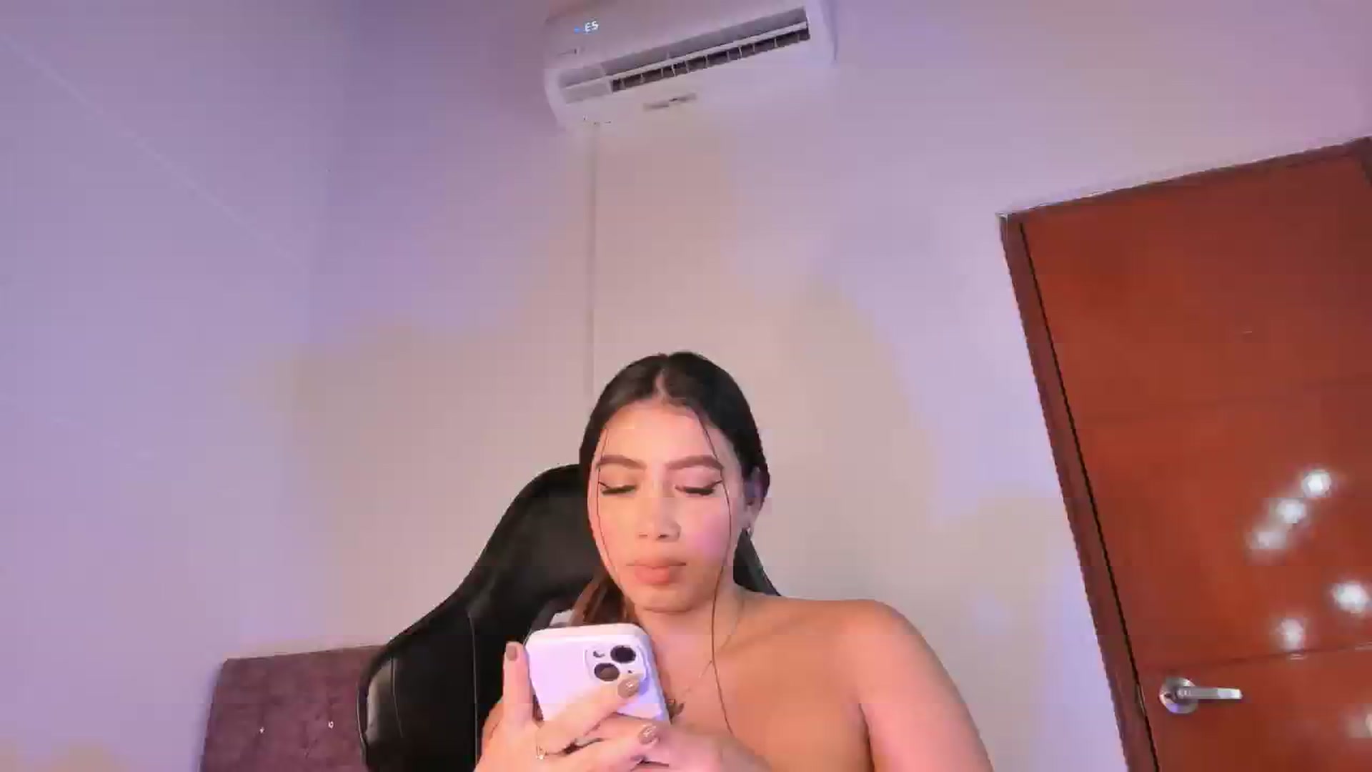 Gallery image thumbnail from Megan_1206's myfreecams stream on, 04/05/2025, 11:03 image 7 of 20