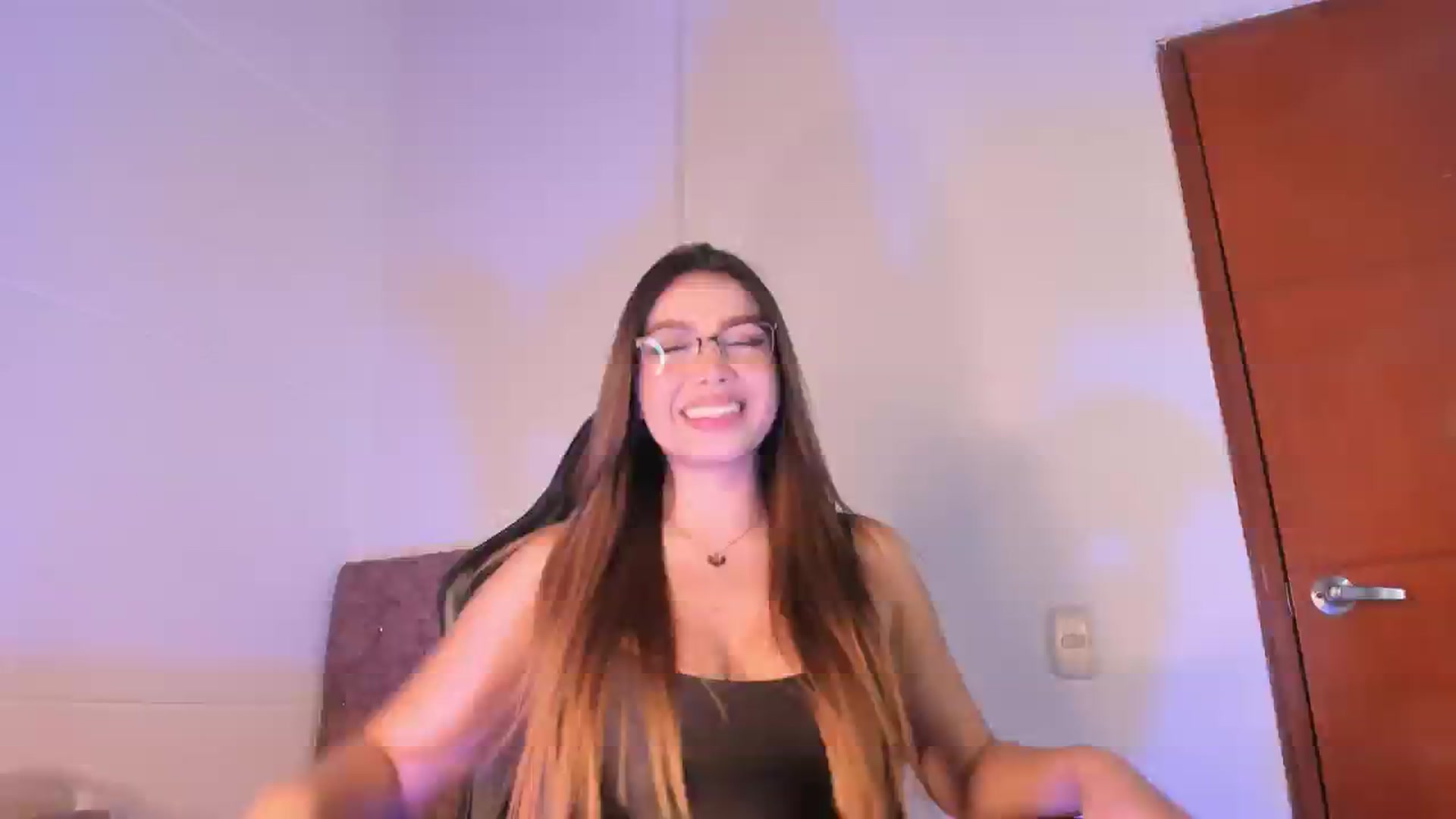 Gallery image thumbnail from Megan_1206's myfreecams stream on, 04/26/2025, 08:59 image 1 of 20