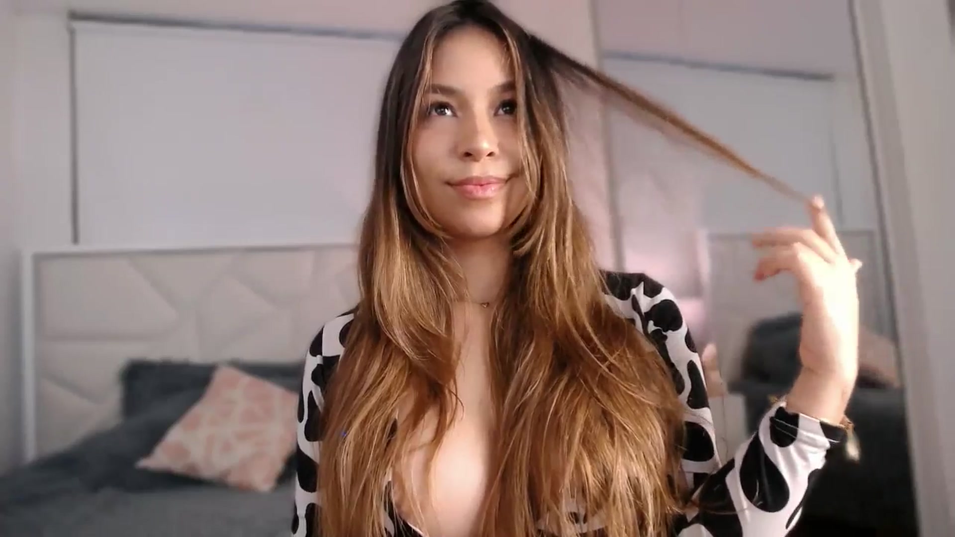 Gallery image thumbnail from Megui's myfreecams stream on, 03/06/2026, 12:19 image 13 of 20