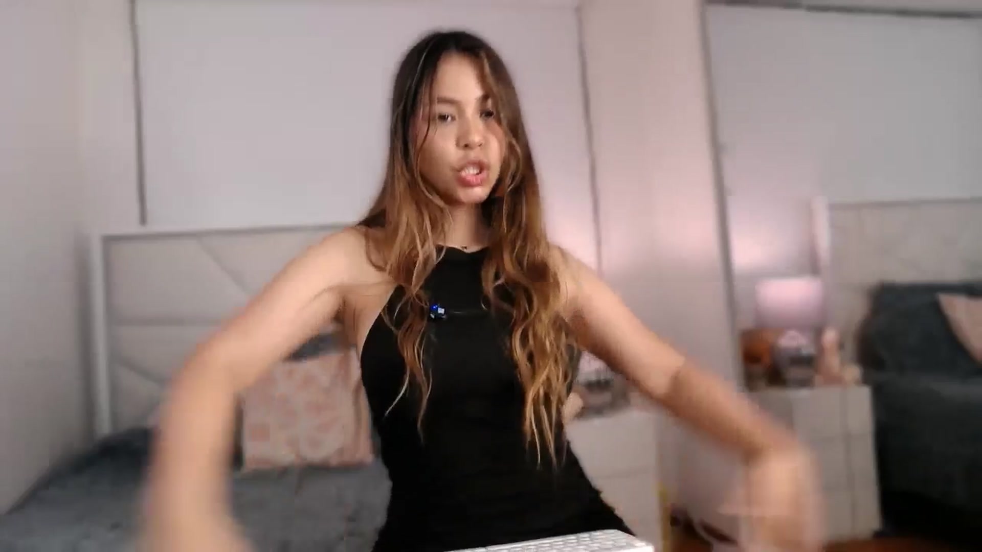 Gallery image thumbnail from Megui's myfreecams stream on, 03/07/2026, 10:33 image 11 of 20