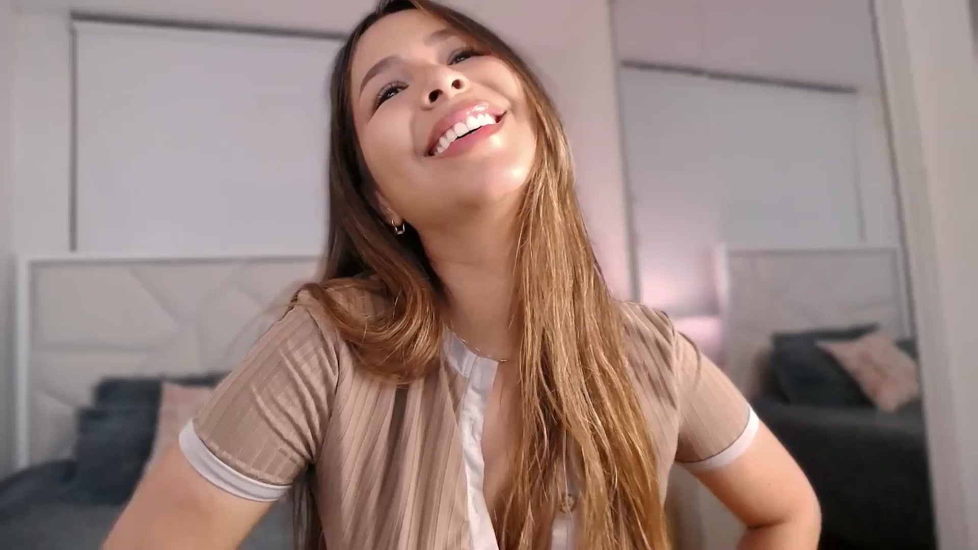 Gallery image thumbnail from Megui's myfreecams stream on, 03/10/2026, 09:27 image 16 of 20