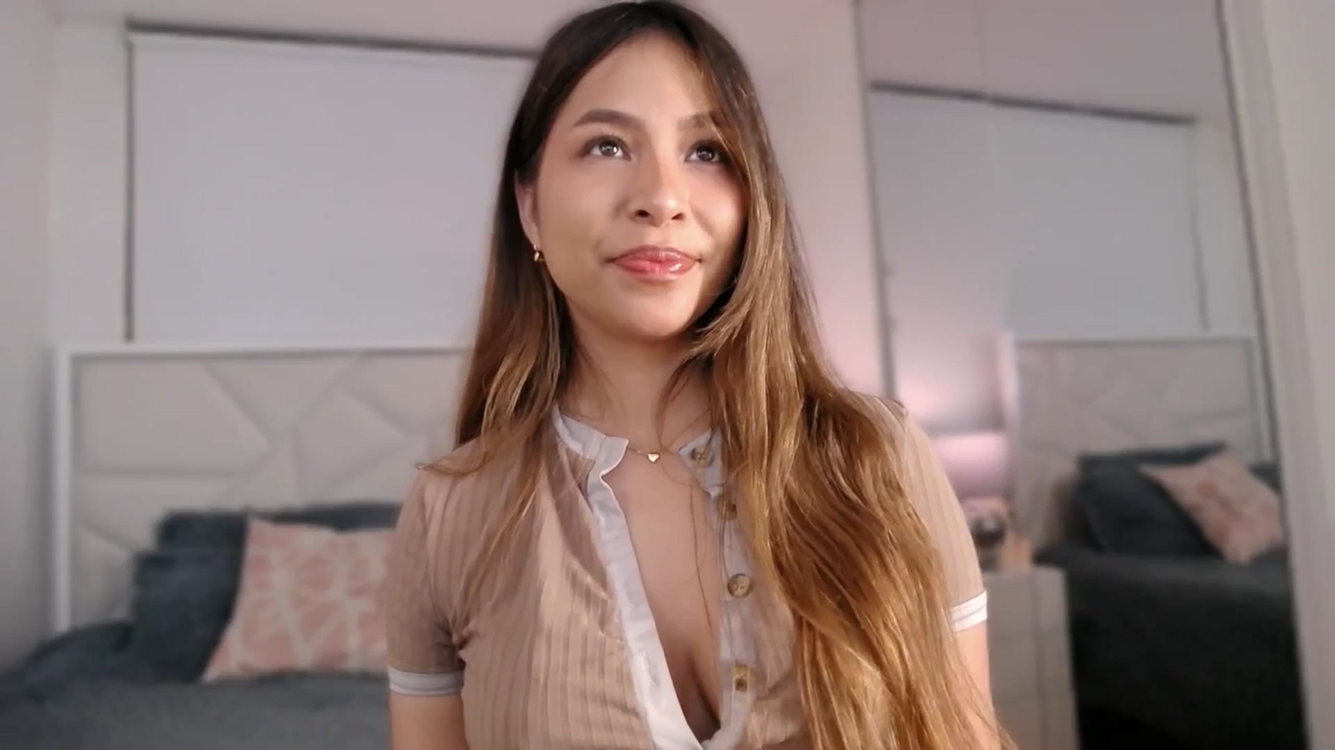 Gallery image thumbnail from Megui's myfreecams stream on, 03/10/2026, 09:27 image 3 of 20