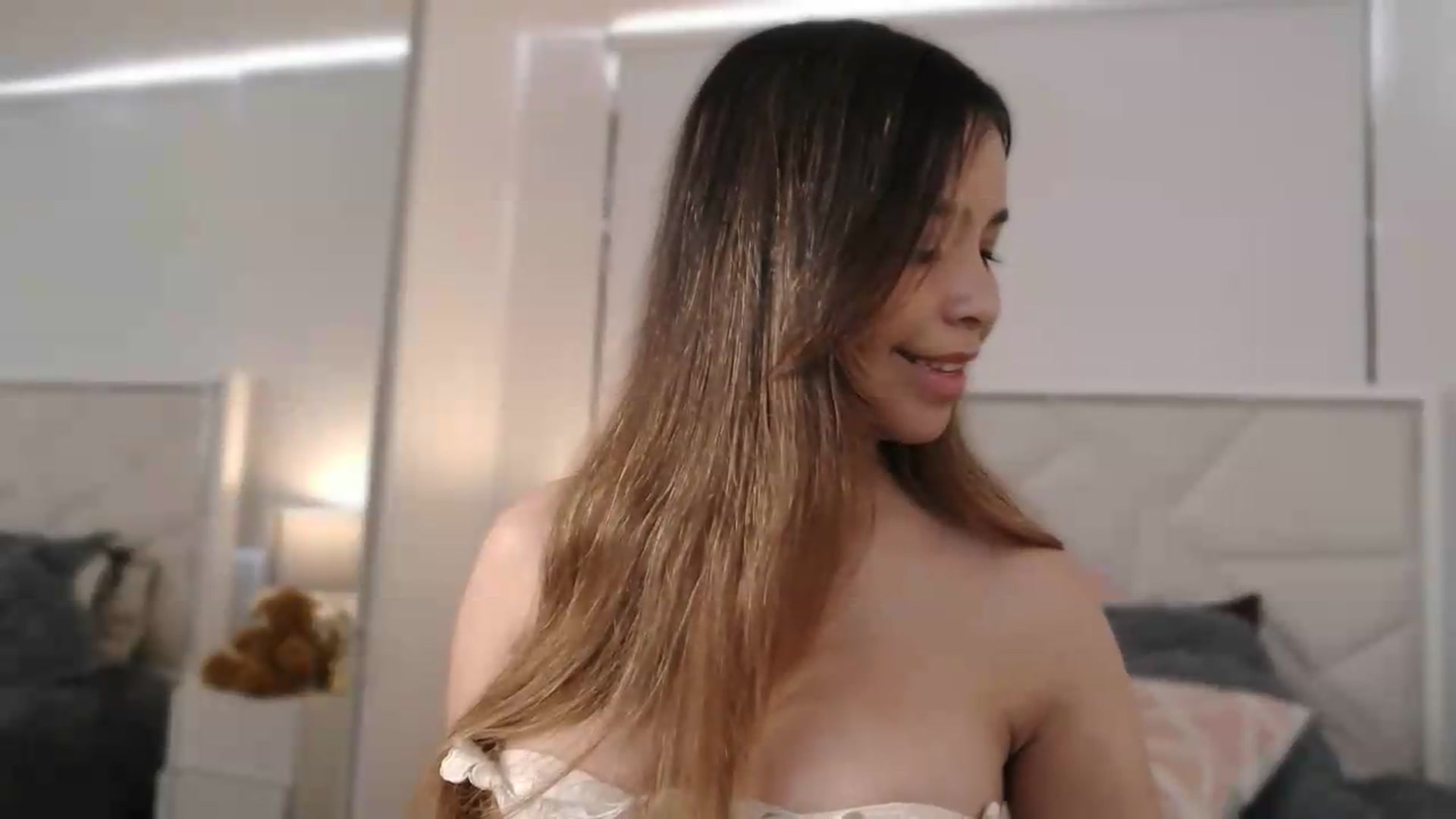 Gallery image thumbnail from Megui's myfreecams stream on, 04/30/2026, 13:02 image 4 of 20
