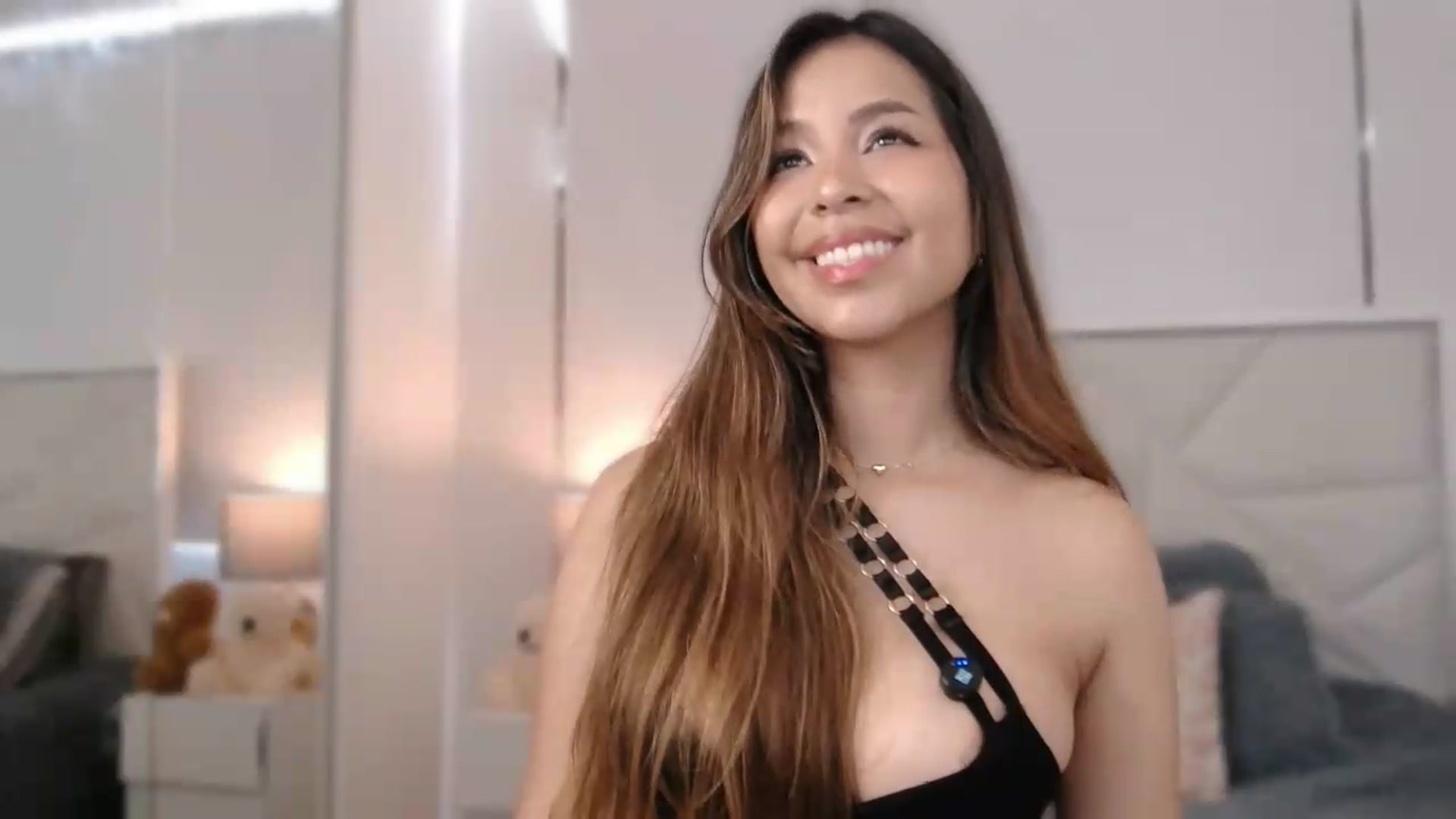 Gallery image thumbnail from Megui's myfreecams stream on, 05/08/2026, 12:53 image 18 of 20