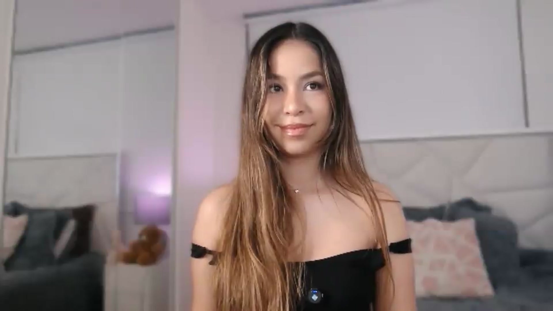 Gallery image thumbnail from Megui's myfreecams stream on, 05/27/2026, 10:53 image 17 of 20