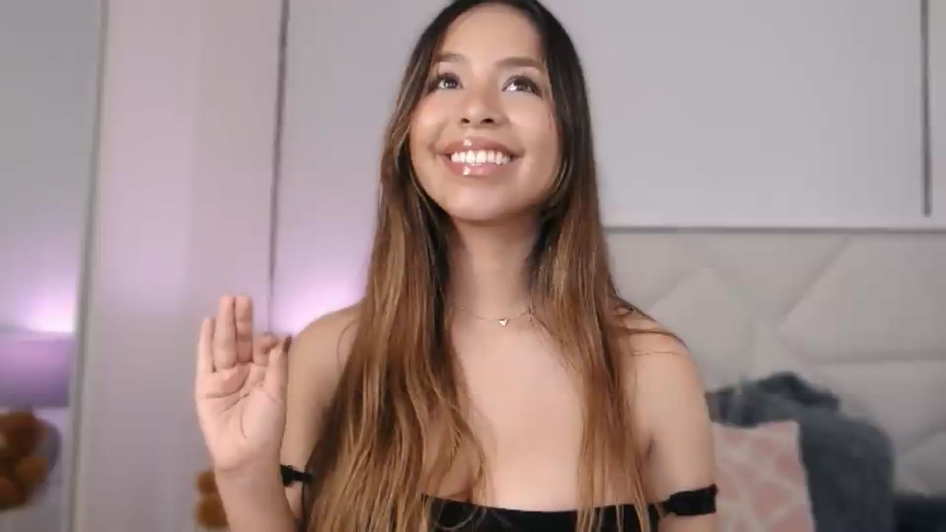 Gallery image thumbnail from Megui's myfreecams stream on, 05/27/2026, 12:57 image 13 of 20