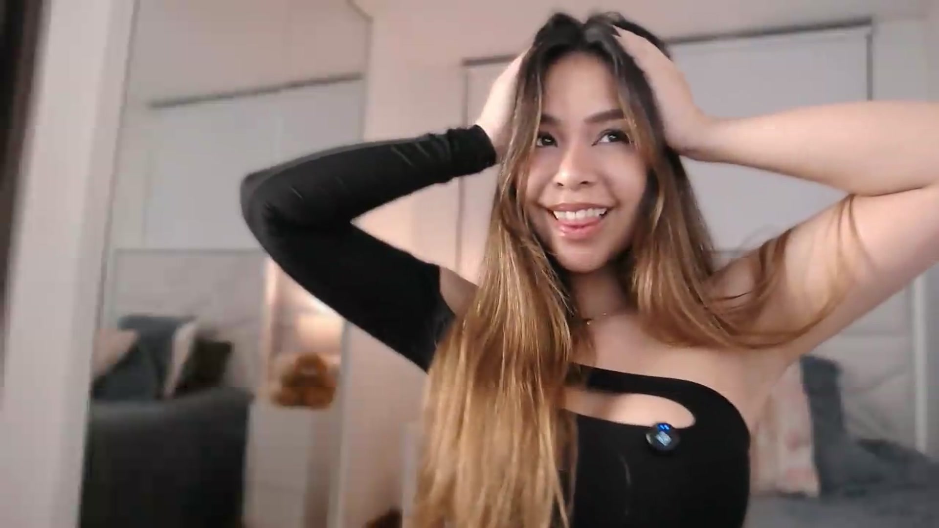 Gallery image thumbnail from Megui's myfreecams stream on, 06/09/2026, 24:47 image 8 of 20