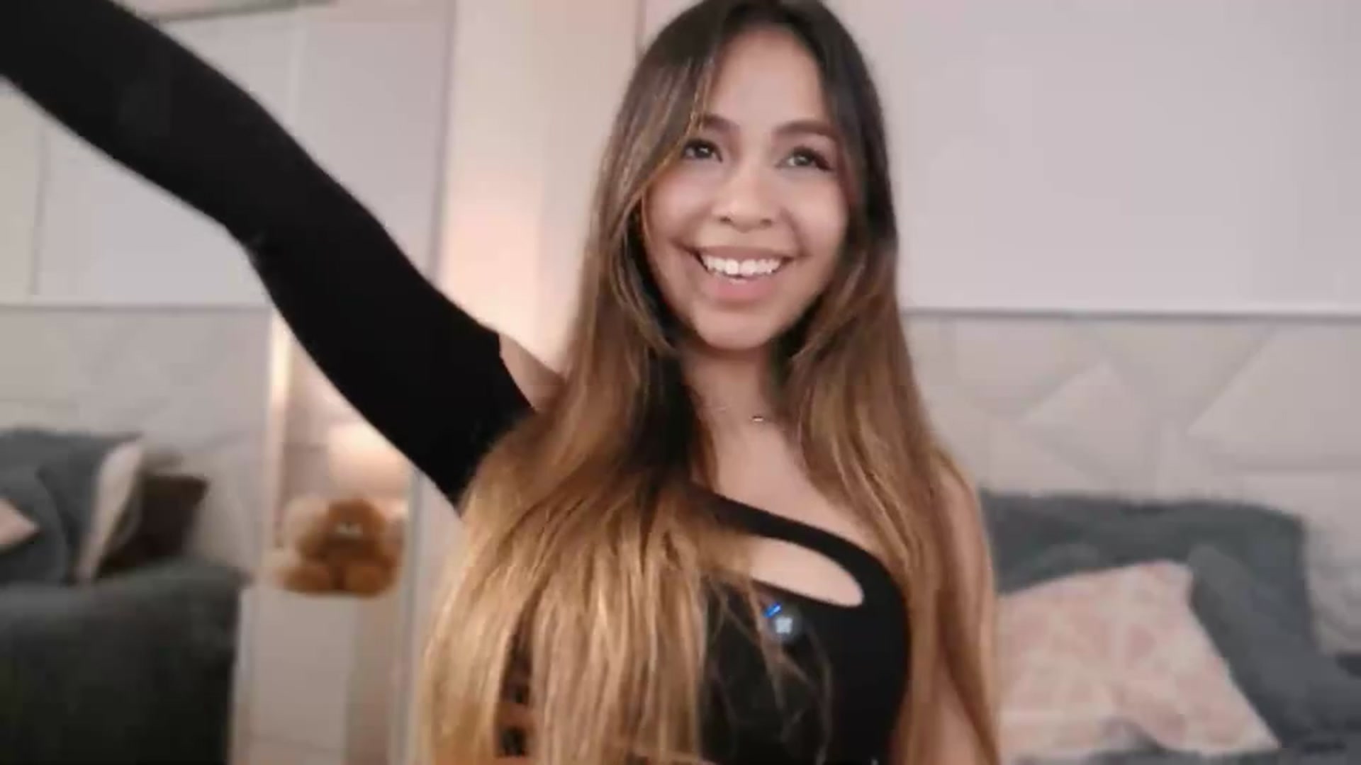 Gallery image thumbnail from Megui's myfreecams stream on, 06/09/2026, 03:41 image 6 of 20