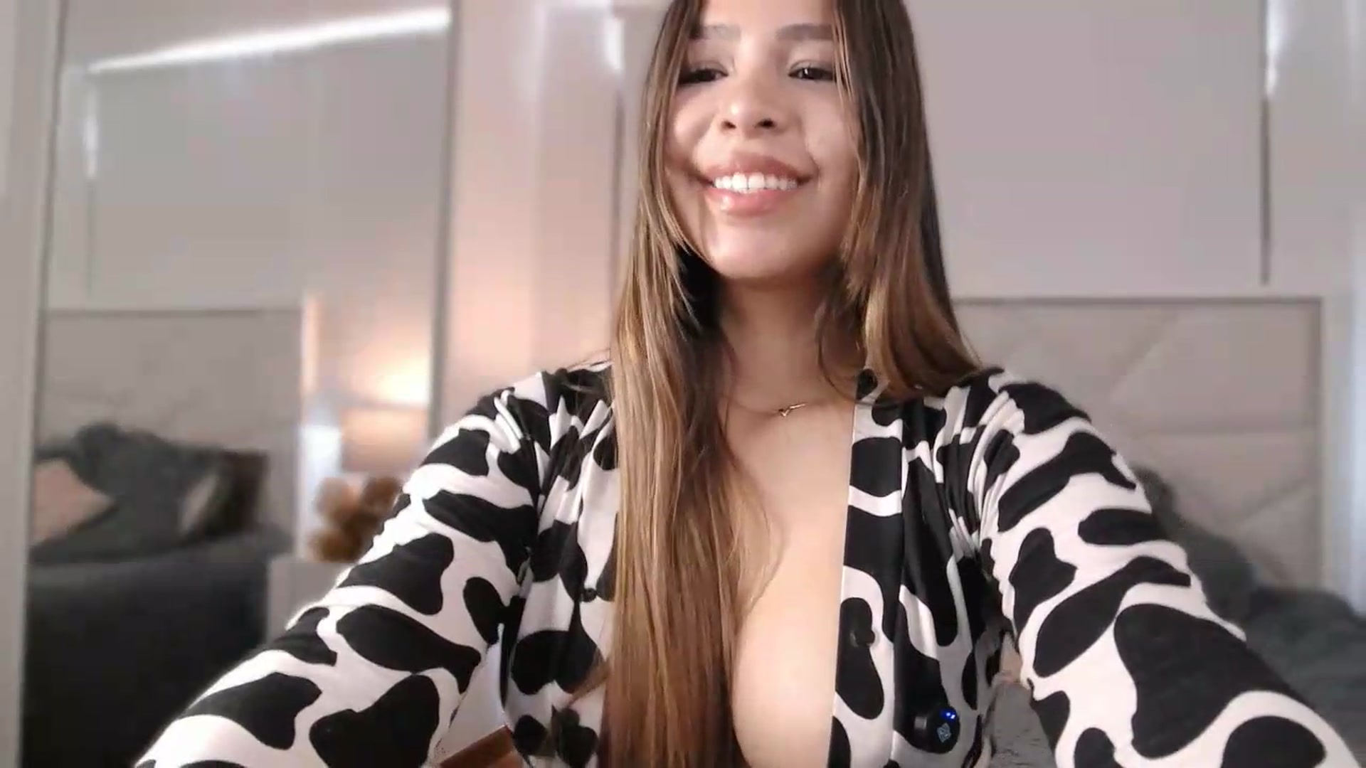 Gallery image thumbnail from Megui's myfreecams stream on, 06/10/2026, 15:37 image 7 of 20