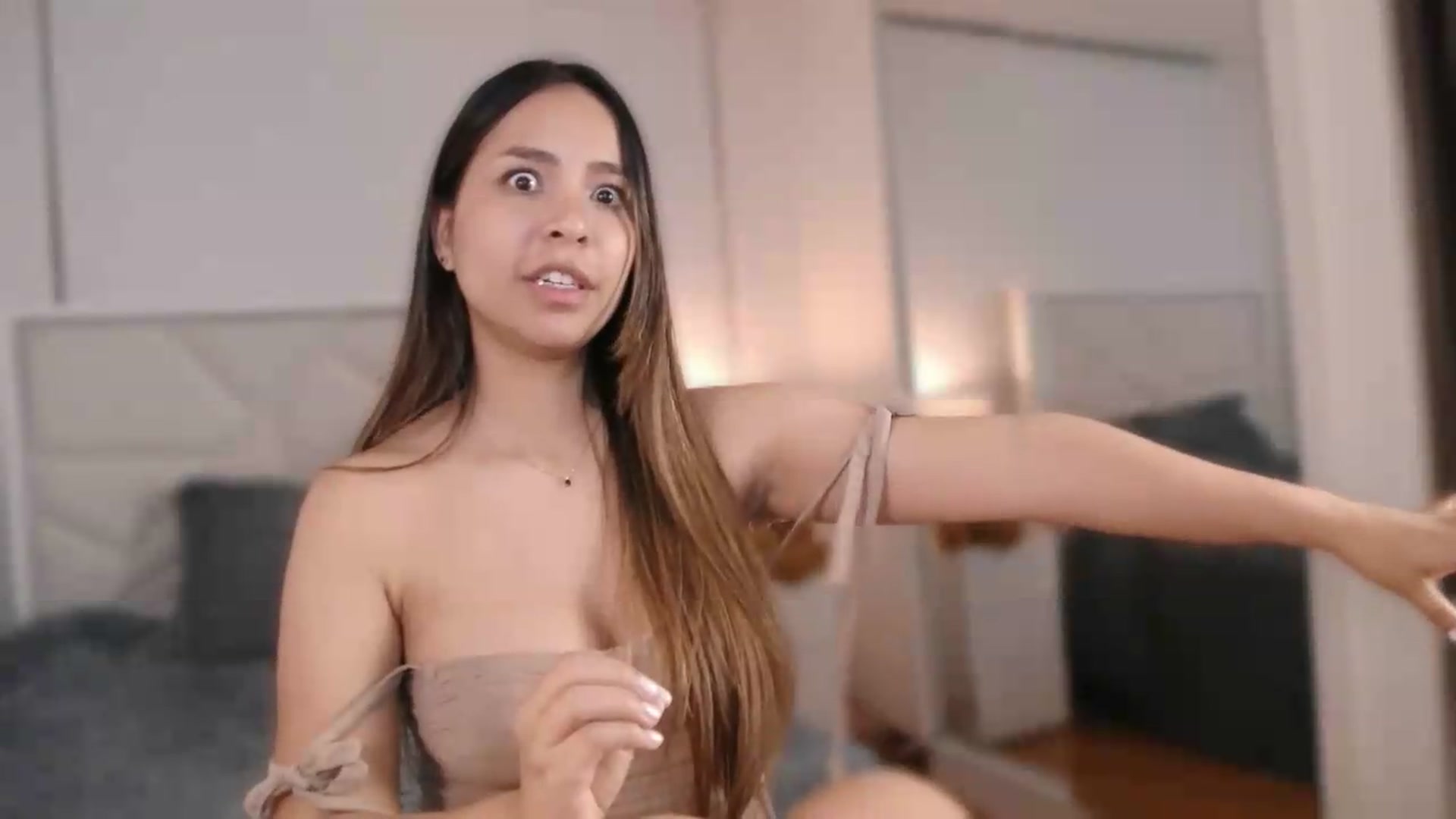 Gallery image thumbnail from Megui's myfreecams stream on, 07/23/2026, 08:16 image 4 of 20