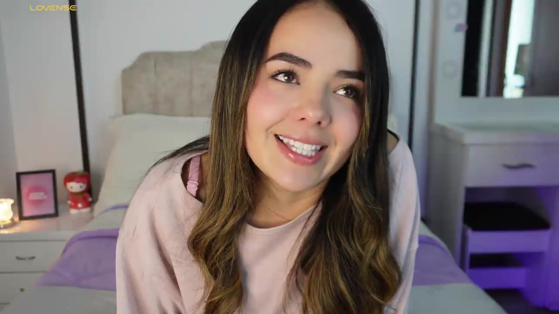 Gallery image thumbnail from MelBliss's myfreecams stream on, 08/16/2026, 02:43 image 14 of 20