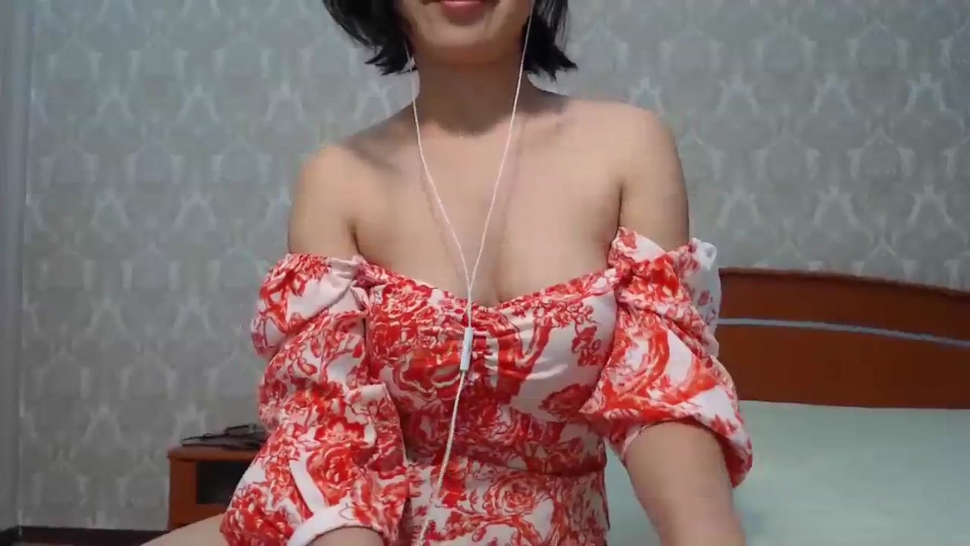Gallery image thumbnail from MelJoy's myfreecams stream on, 02/17/2024, 18:16 image 17 of 20