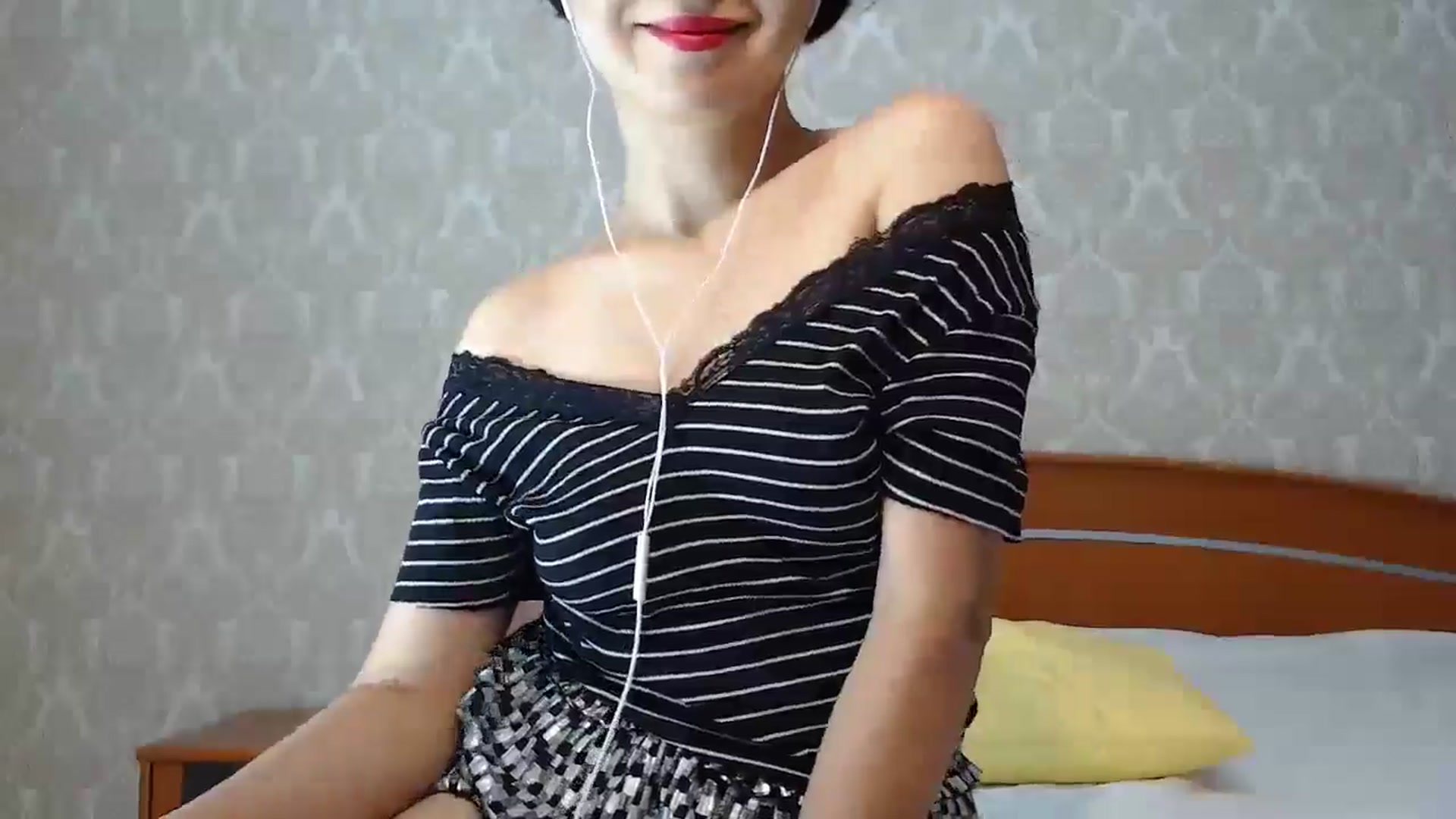 Gallery image thumbnail from MelJoy's myfreecams stream on, 09/22/2024, 17:57 image 4 of 20