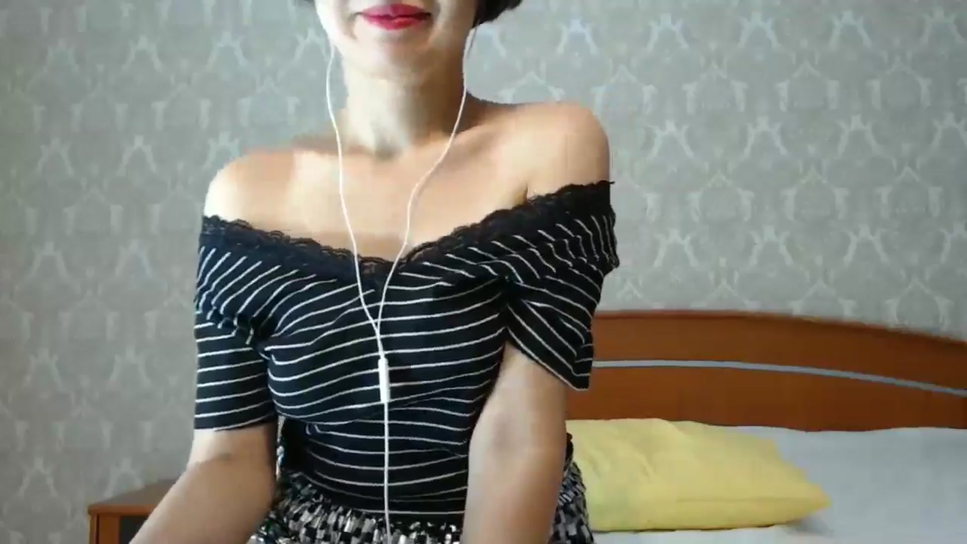 Gallery image thumbnail from MelJoy's myfreecams stream on, 09/22/2024, 17:57 image 16 of 20