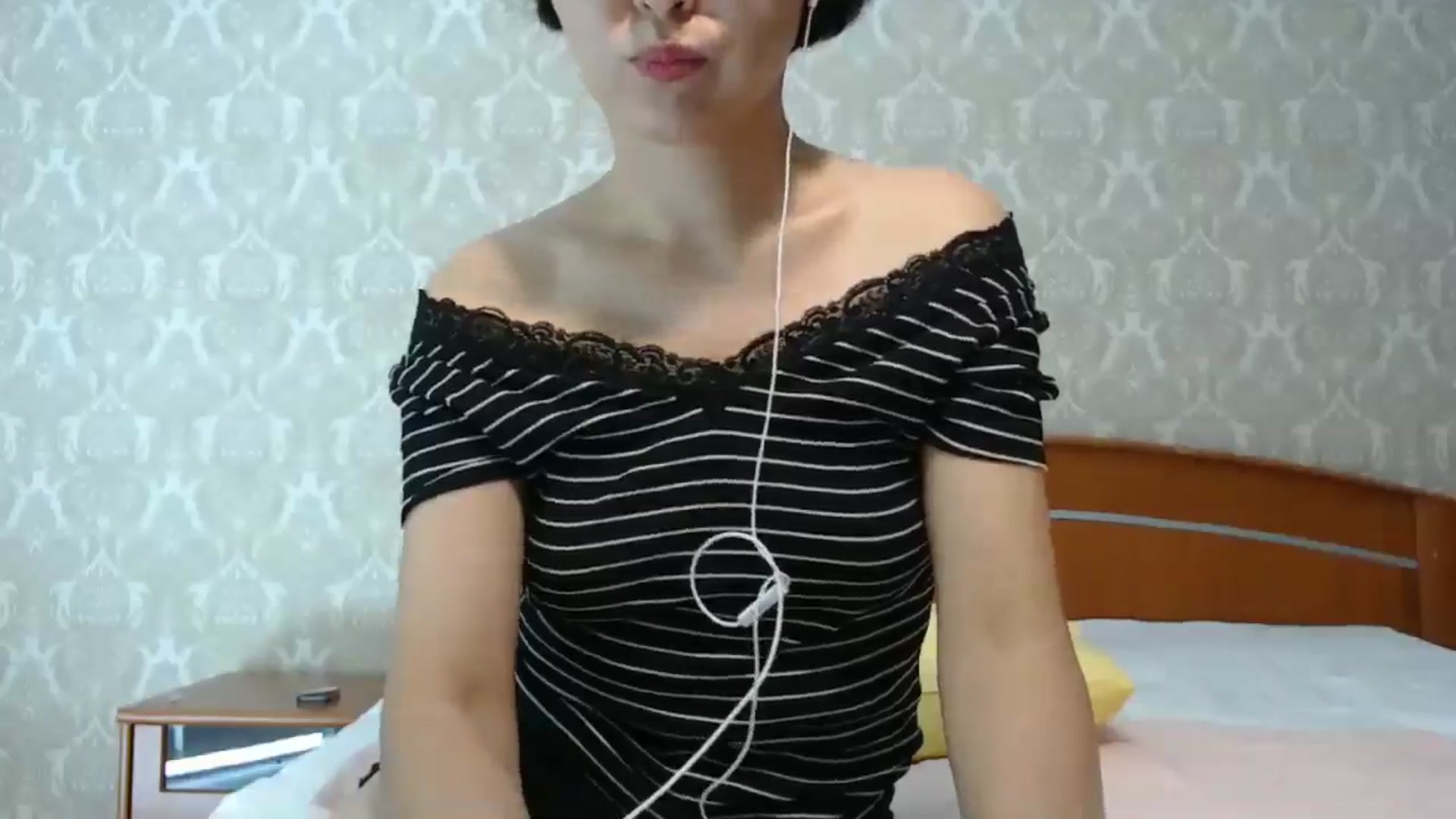 Gallery image thumbnail from MelJoy's myfreecams stream on, 10/19/2024, 17:01 image 6 of 20