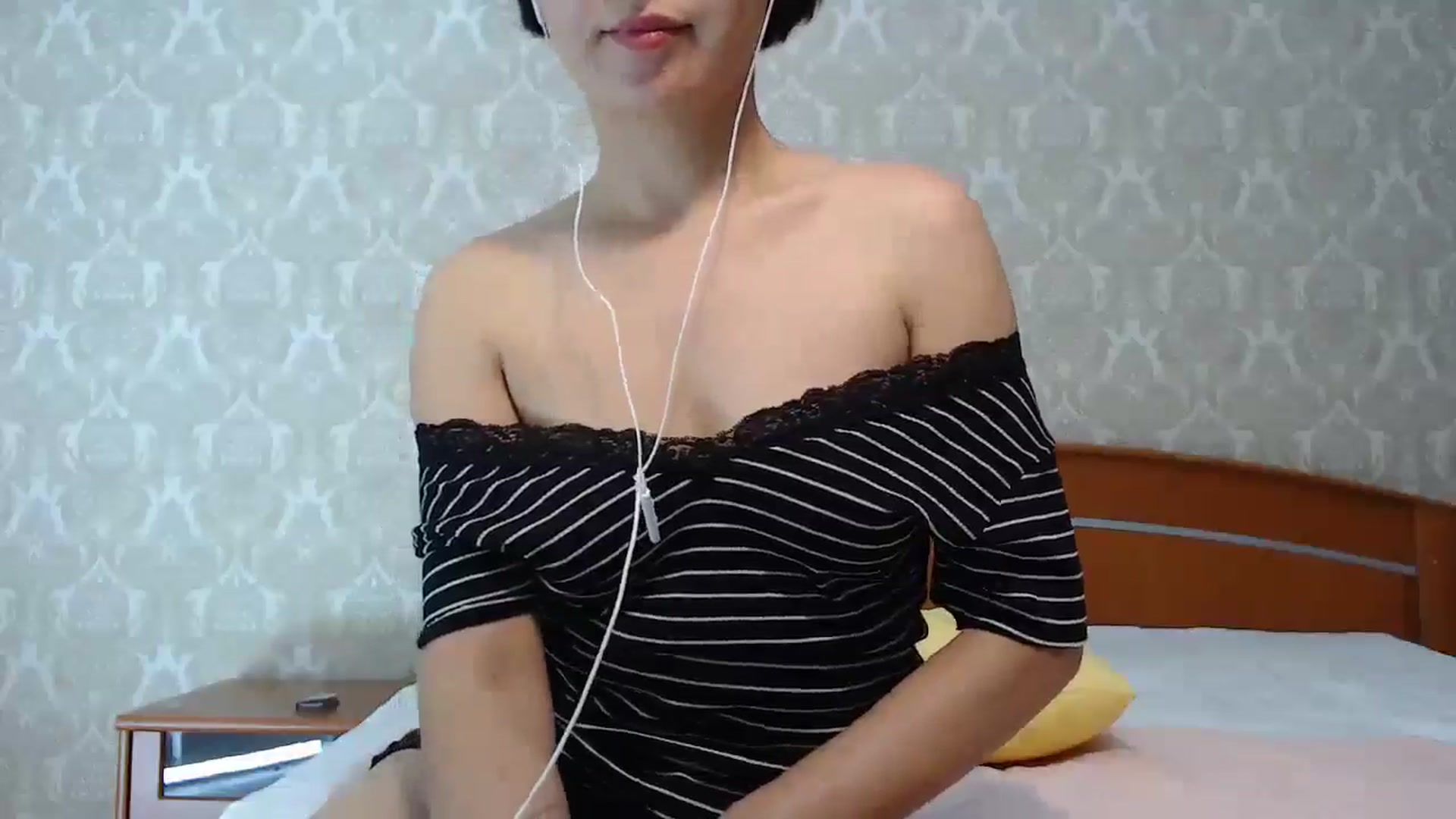 Gallery image thumbnail from MelJoy's myfreecams stream on, 10/19/2024, 17:27 image 3 of 20