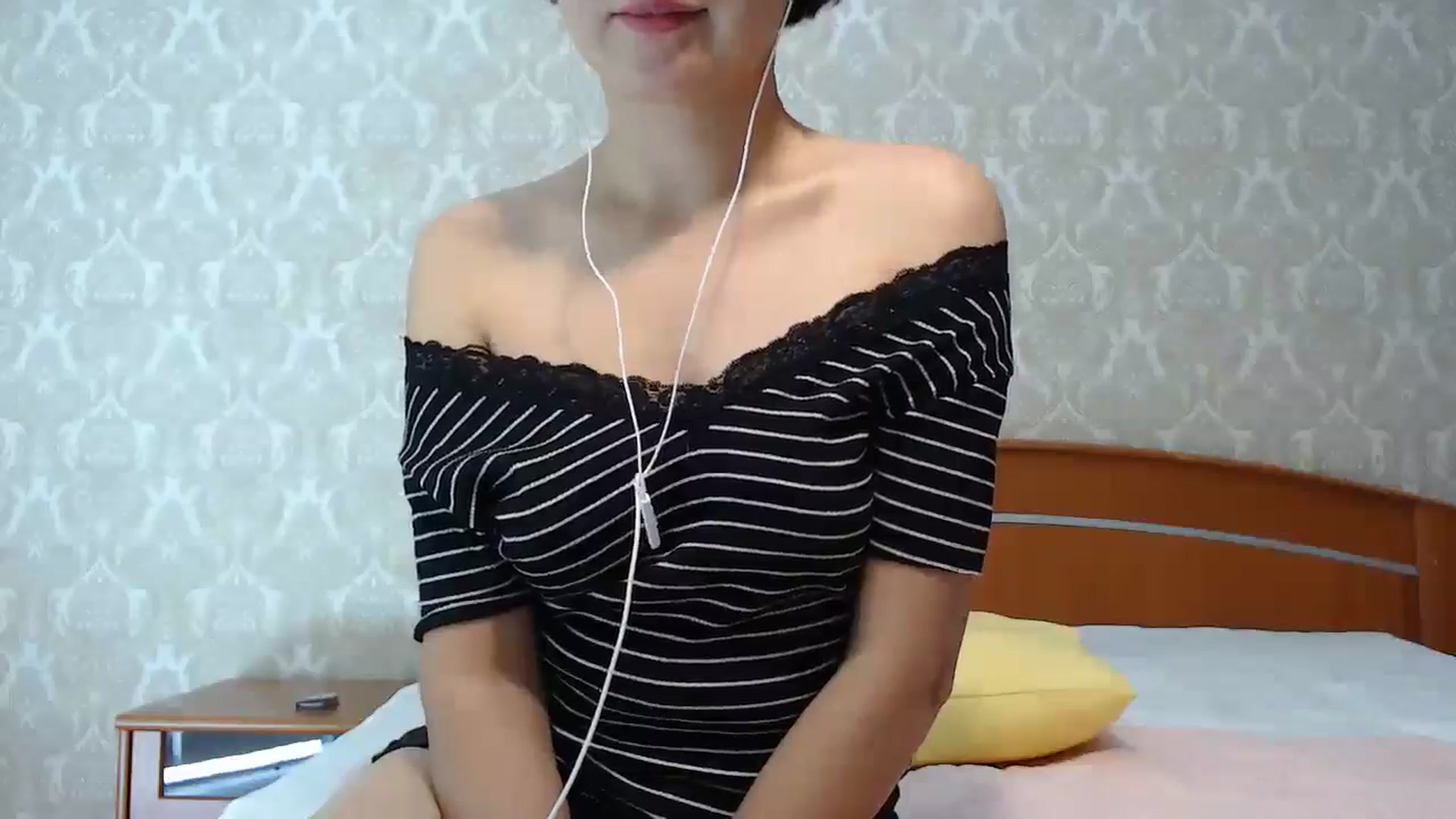 Gallery image thumbnail from MelJoy's myfreecams stream on, 10/19/2024, 17:27 image 7 of 20
