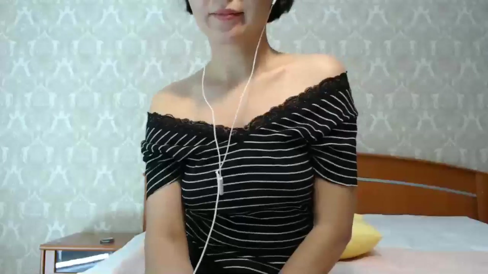 Gallery image thumbnail from MelJoy's myfreecams stream on, 10/19/2024, 18:15 image 12 of 20