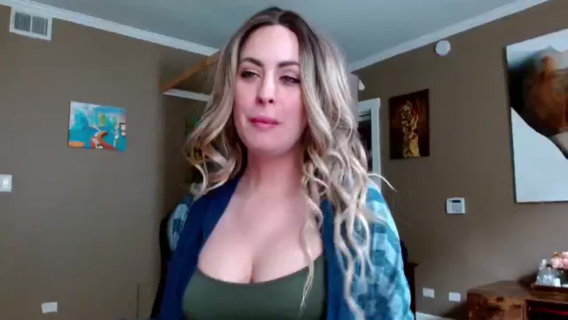 Gallery image thumbnail from Mel_inLove's myfreecams stream on, 06/10/2025, 18:08 image 3 of 20