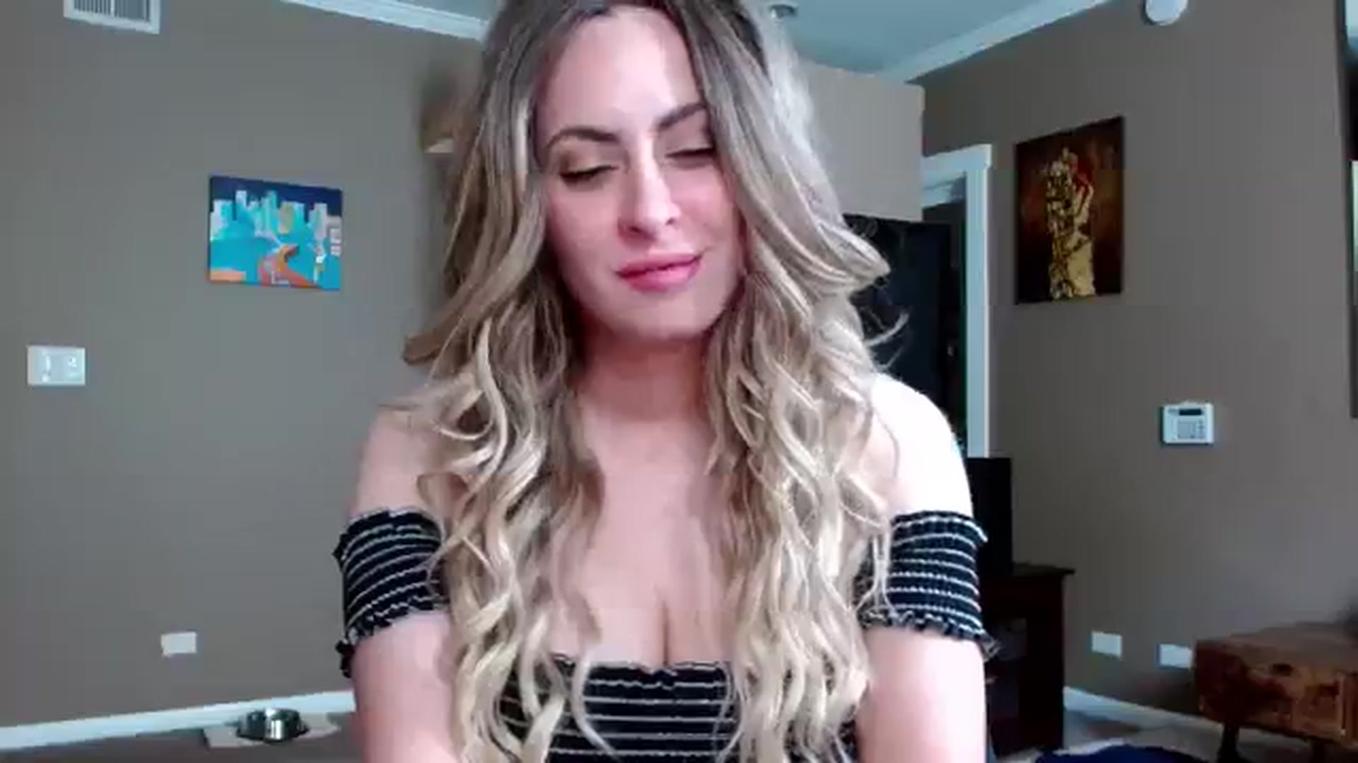 Gallery image thumbnail from Mel_inLove's myfreecams stream on, 08/11/2025, 17:52 image 8 of 20