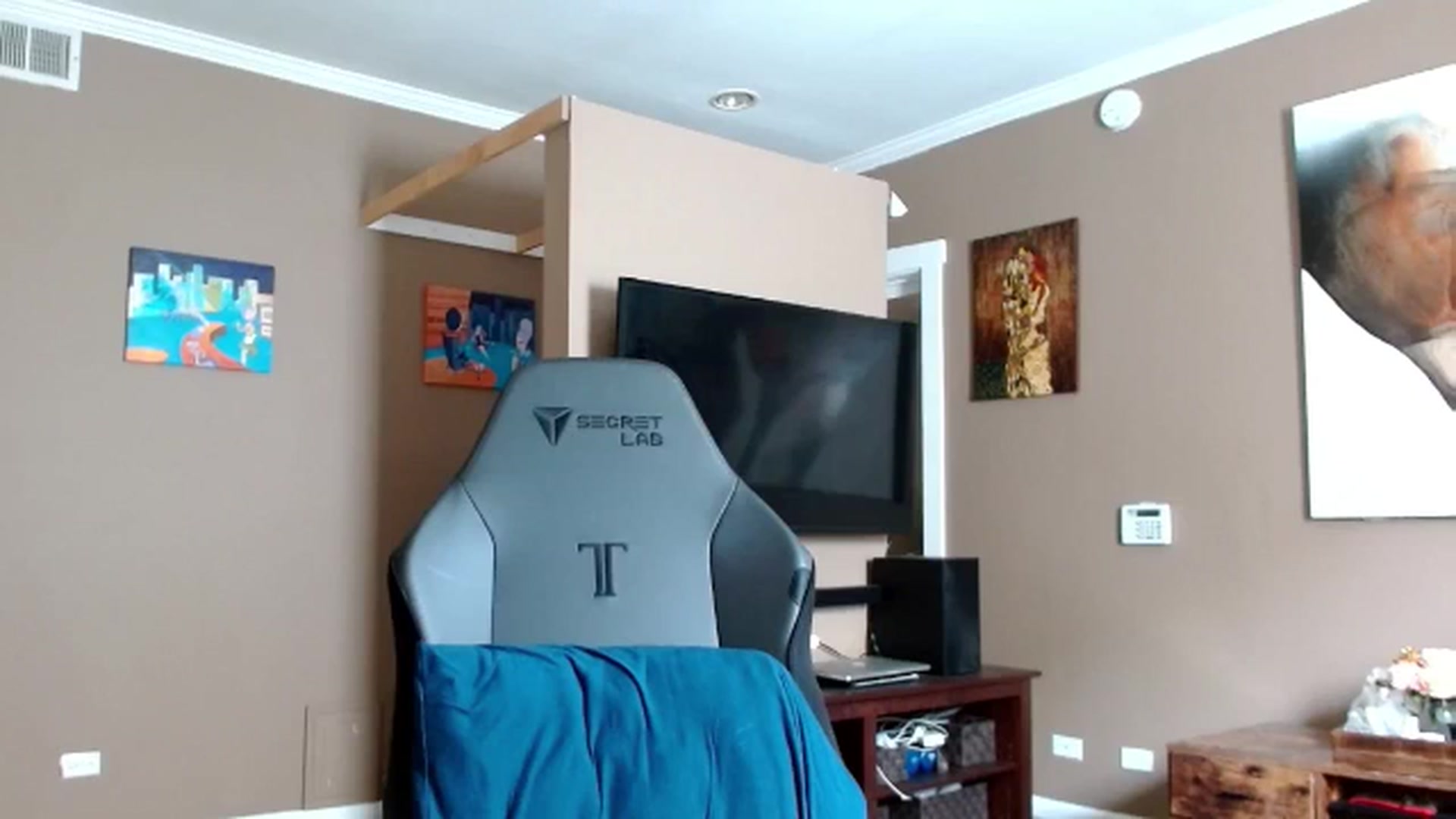 Gallery image thumbnail from Mel_inLove's myfreecams stream on, 08/18/2025, 18:44 image 9 of 20