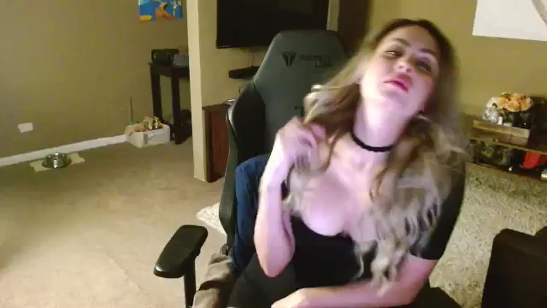 Gallery image thumbnail from Mel_inLove's myfreecams stream on, 09/25/2025, 04:43 image 1 of 20
