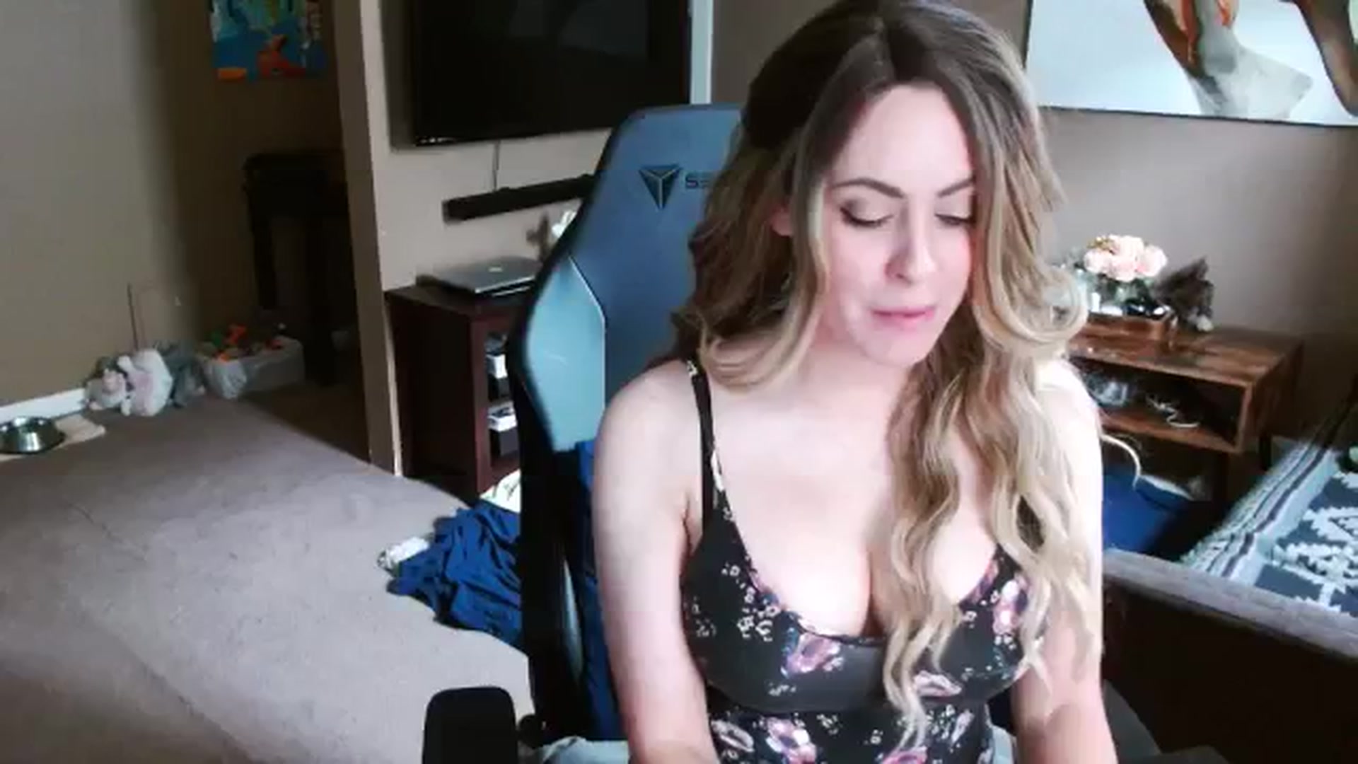 Gallery image thumbnail from Mel_inLove's myfreecams stream on, 10/11/2025, 18:04 image 6 of 20