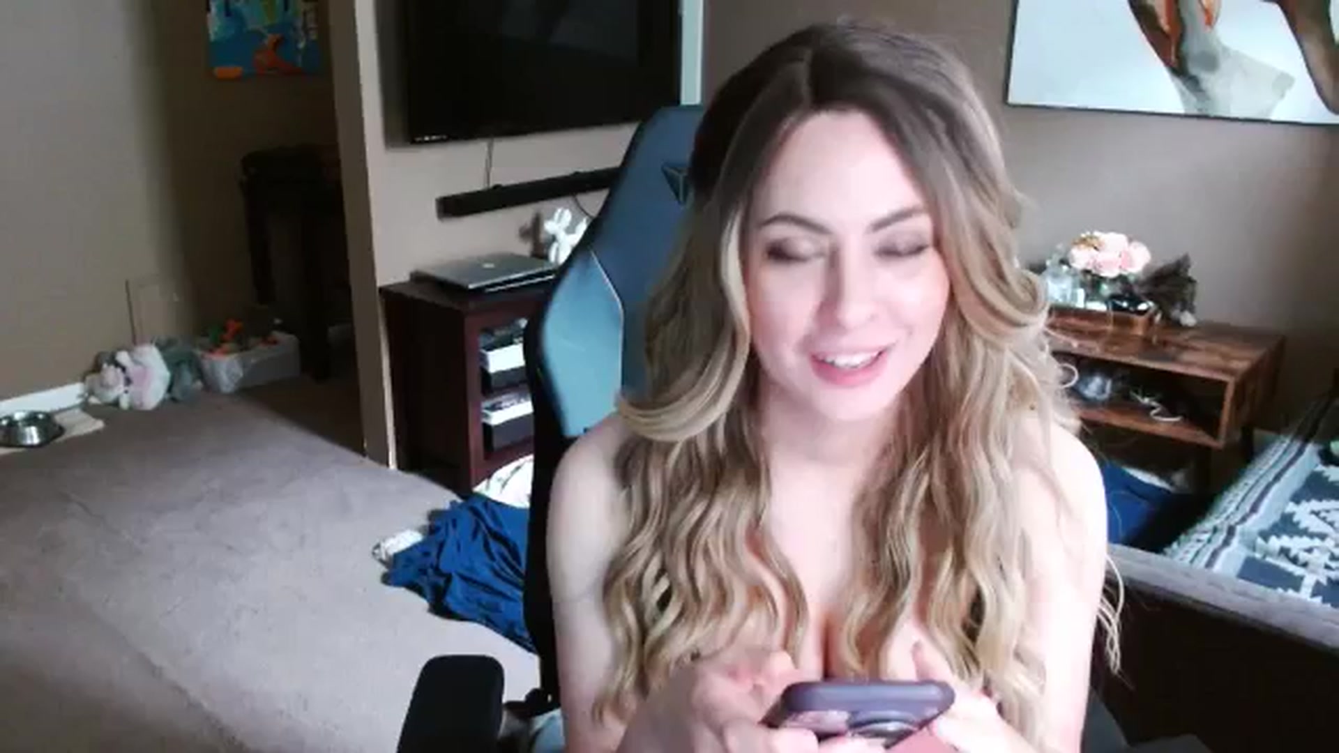 Gallery image thumbnail from Mel_inLove's myfreecams stream on, 10/11/2025, 18:04 image 3 of 20