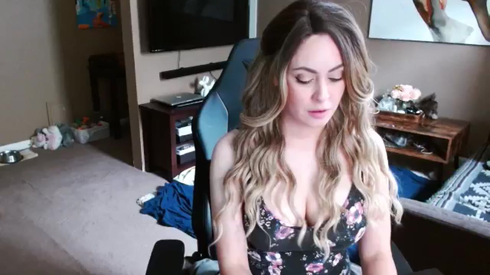 Gallery image thumbnail from Mel_inLove's myfreecams stream on, 10/11/2025, 18:04 image 2 of 20