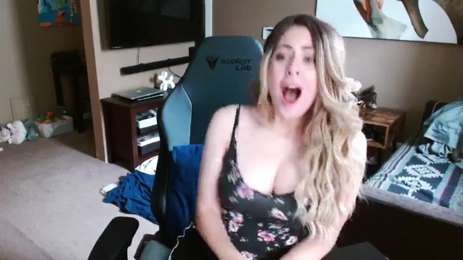 Gallery image thumbnail from Mel_inLove's myfreecams stream on, 10/11/2025, 18:31 image 13 of 20
