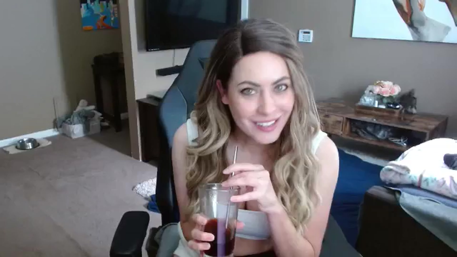 Gallery image thumbnail from Mel_inLove's myfreecams stream on, 10/16/2025, 17:39 image 8 of 20